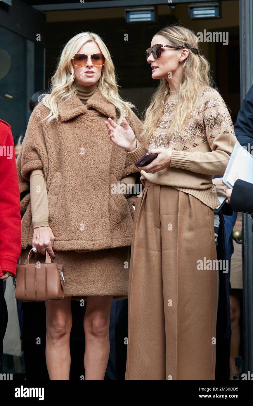 MILAN, ITALIE - 22 SEPTEMBRE 2022 : Nicky Hilton Rothschild et Olivia Palermo avec avant Max Mara défilé de mode, Milan Fashion week Street style Banque D'Images