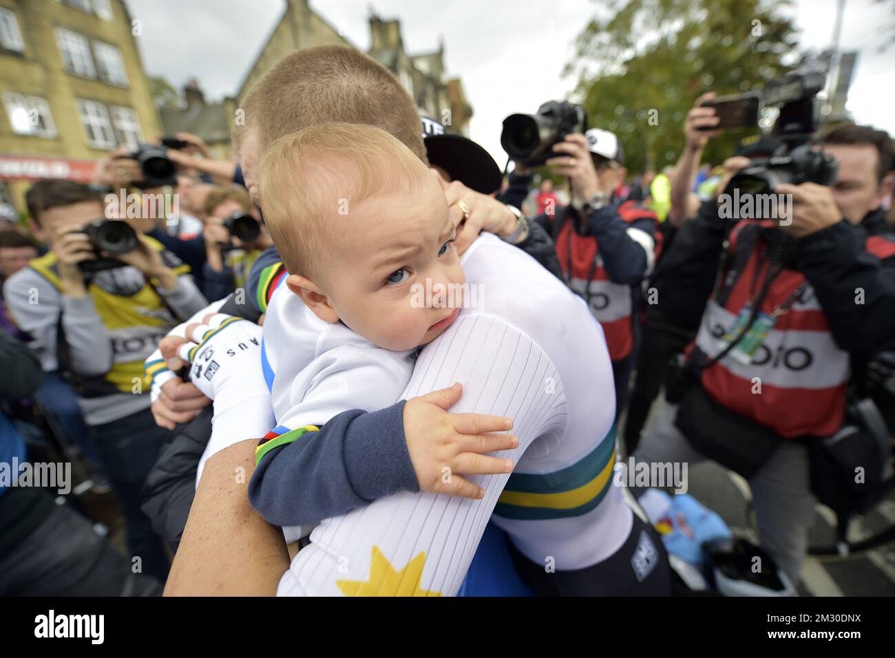 Uci Rohan L'australien Rohan Dennis fête avec sa femme Melissa Hoskins et leur ...
