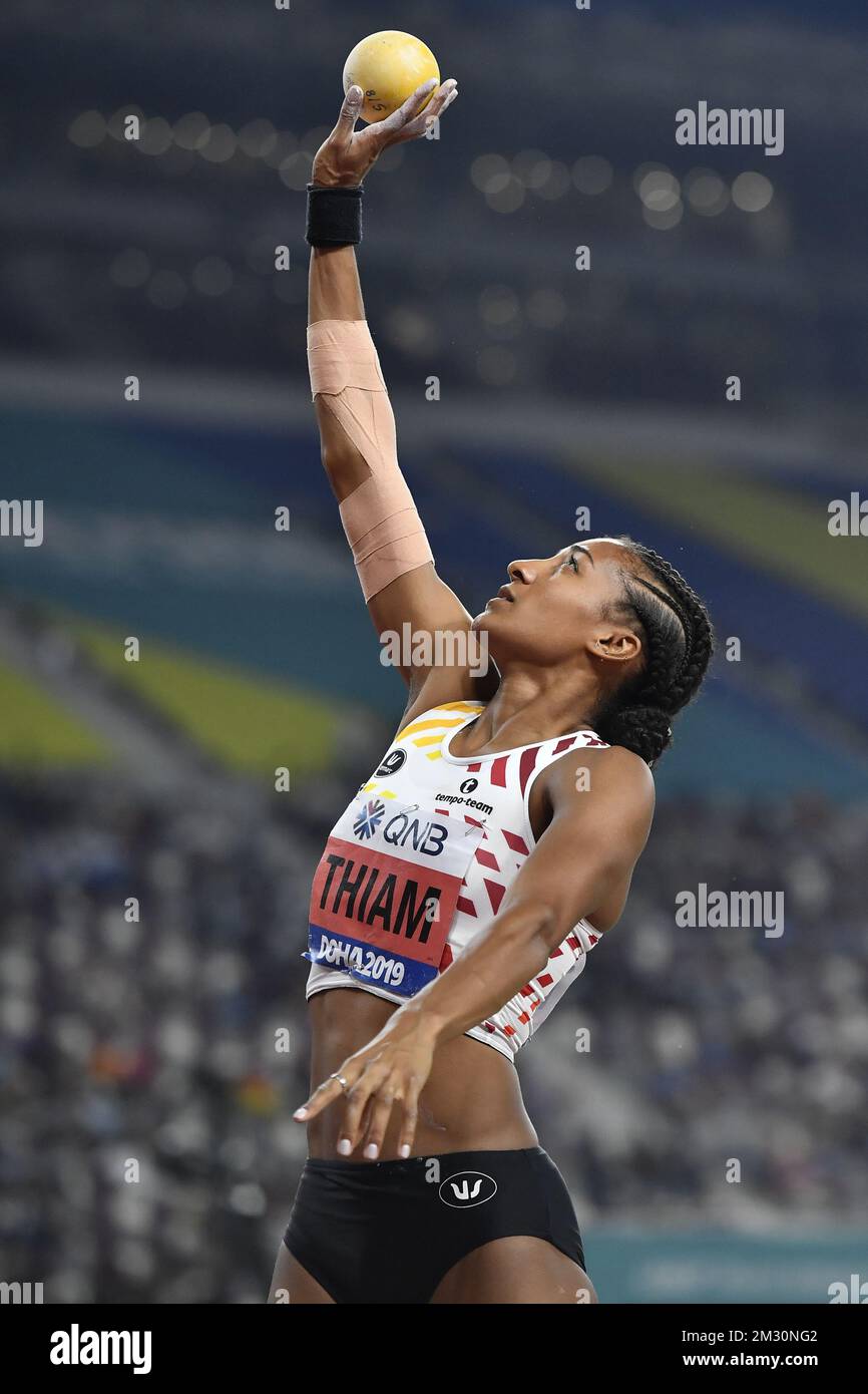 Nafissatou Nafi Thiam belge photographié en action lors de l'épreuve de tir de l'heptathlon féminin, le sixième jour des Championnats du monde d'athlétisme de l'IAAF à Doha, Qatar, le mercredi 02 octobre 2019. Les mondes ont lieu du 27 septembre au 6 octobre. BELGA PHOTO DIRK WAEM Banque D'Images