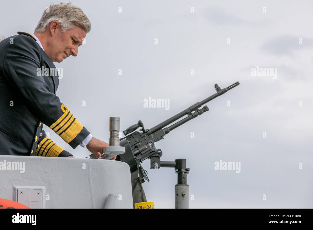 Roi Philippe - Filip de Belgique et vice-Premier ministre et ministre des Affaires étrangères et de la Défense Didier Reynders photographié lors d'une visite à la frégate Léopold I de la Défense belge dans le détroit de Gibraltar, vendredi 11 octobre 2019. BELGA PHOTO POOL OLIVIER MATTYS Banque D'Images