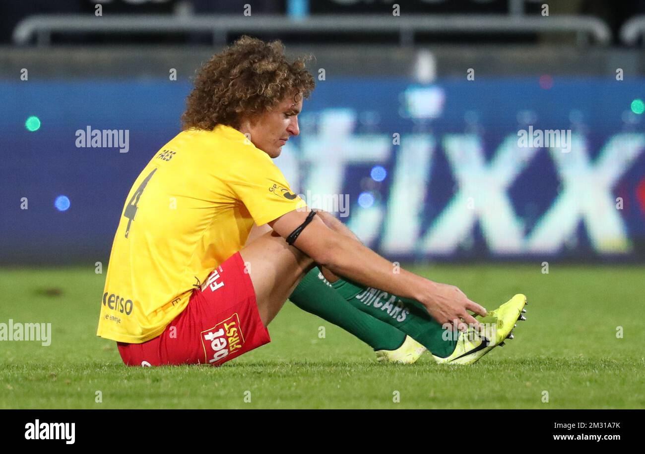 Wout Faes d'Ostende semble abattu après un match de football entre KV Ostende et Sporting Charleroi, mardi 29 octobre 2019 à Ostende, le 13 jour de la saison belge de championnat de football de la « Jupiler Pro League » 2019-2020. BELGA PHOTO VIRGINIE LEFOUR Banque D'Images