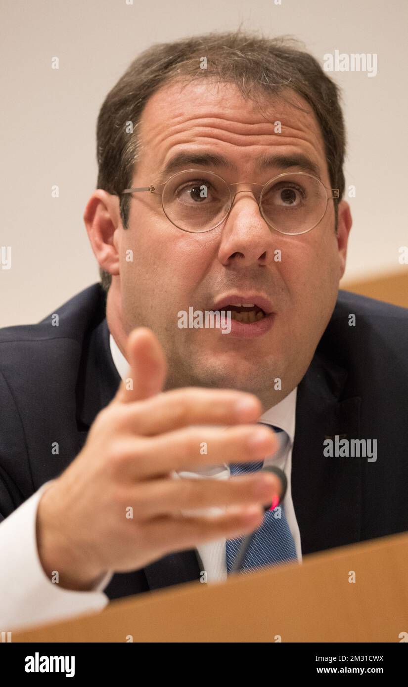 Le ministre du Budget, des Services civils et de la Science, David Clarenval, a pris la photo lors d'une session de trois commissions parlementaires, la commission des Finances et du Budget, la commission des Affaires sociales, de l'emploi et des Pensions et la commission de la Santé et de l'égalité des chances, au Parlement fédéral, à Bruxelles, le mercredi 06 novembre 2019. BELGA PHOTO BENOIT DOPPAGNE Banque D'Images