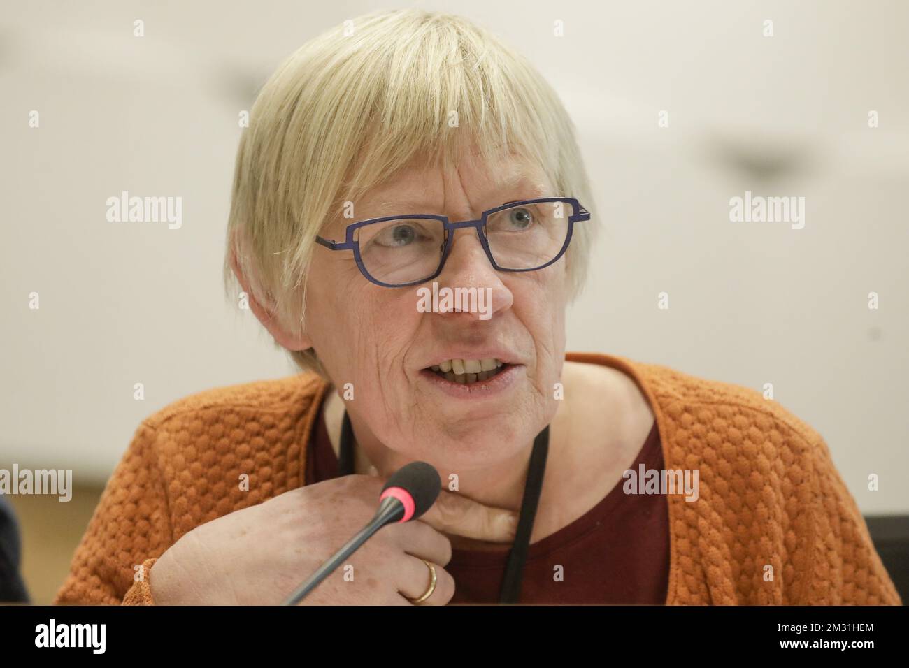 Maria Vindevoghel DE PVDA/PTB photographiée lors d'une audition de la commission pour la mobilité, les entreprises publiques et les infrastructures concernant la situation de l'organisation belge de contrôle de la circulation aérienne, Skeyes, mardi 19 novembre 2019, au Parlement fédéral à Bruxelles. BELGA PHOTO THIERRY ROGE Banque D'Images