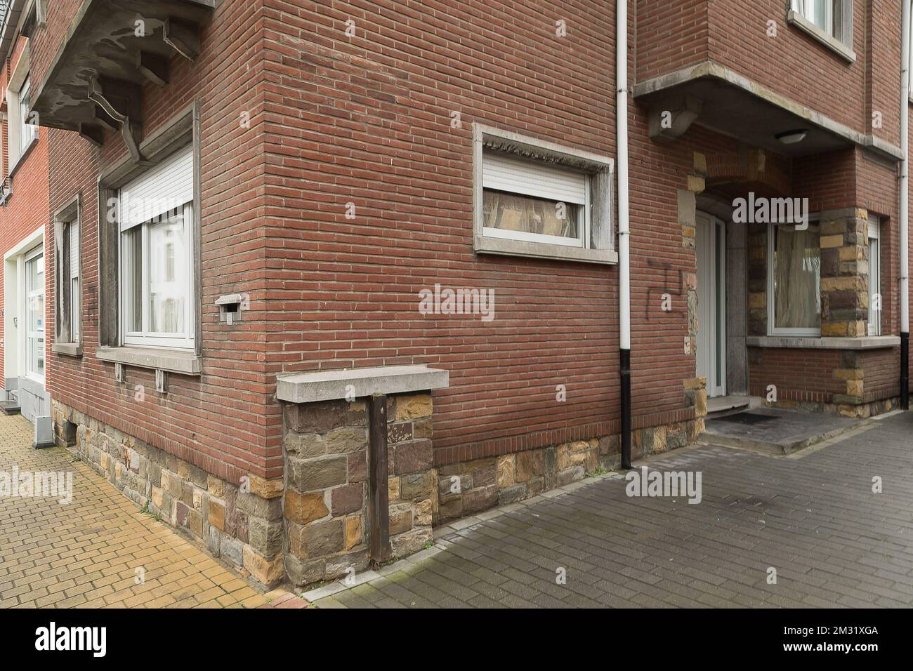 L'illustration montre la scène à Iddergem, Denderleeuw, où plusieurs maisons et voitures ont été ornées de symboles nazis swastika, mercredi 11 décembre 2019. BELGA PHOTO JAMES ARTHUR GEKIERE Banque D'Images