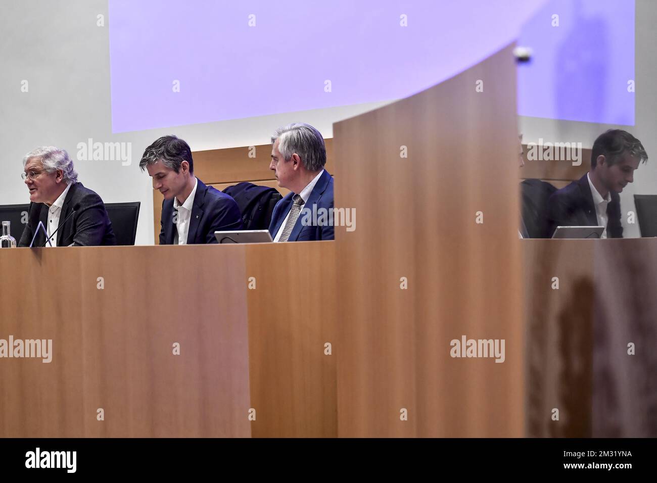 Proximus Président du conseil d'administration Stefaan de Clerck, le PDG de New Proximus Guillaume Boutin et Dirk Lybaert, Directeur général Proximus, photographiés lors d'une audition de la commission pour la mobilité, les entreprises publiques et les infrastructures, le mardi 17 décembre 2019, au Parlement fédéral à Bruxelles. BELGA PHOTO DIRK WAEM Banque D'Images