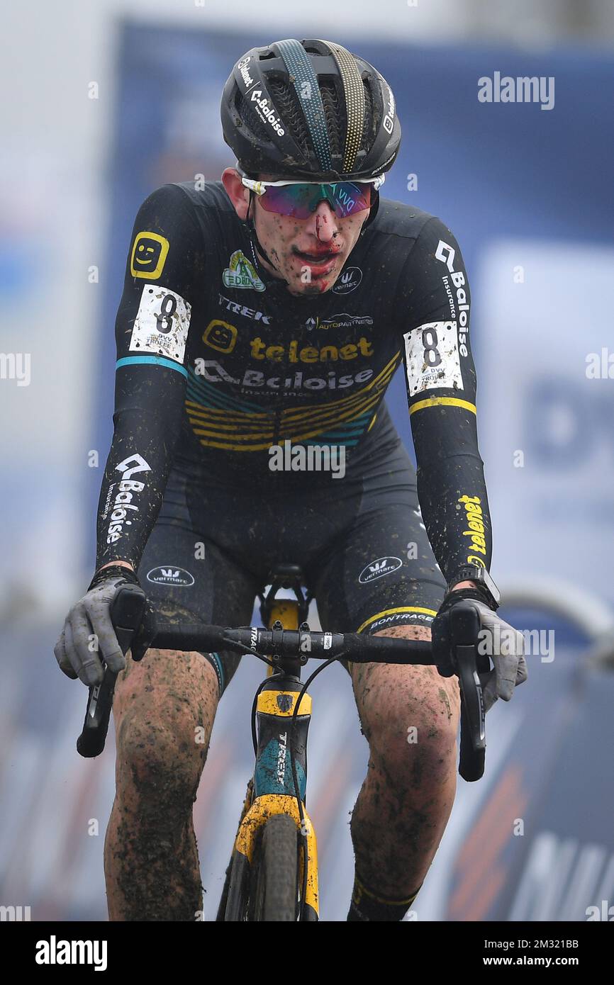 Le Belge Yentl Bekaert franchit la ligne d'arrivée à la course U23 du GP Sven Nys, la sixième étape du concours DVV Trophy Cyclocross, mercredi 01 janvier 2020 à Baal, Belgique. BELGA PHOTO DAVID STOCKMAN Banque D'Images