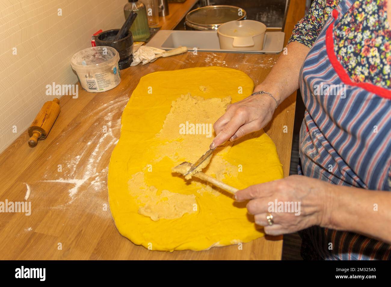 Le gâteau au safran appartient à Noël en Scandinavie Banque D'Images