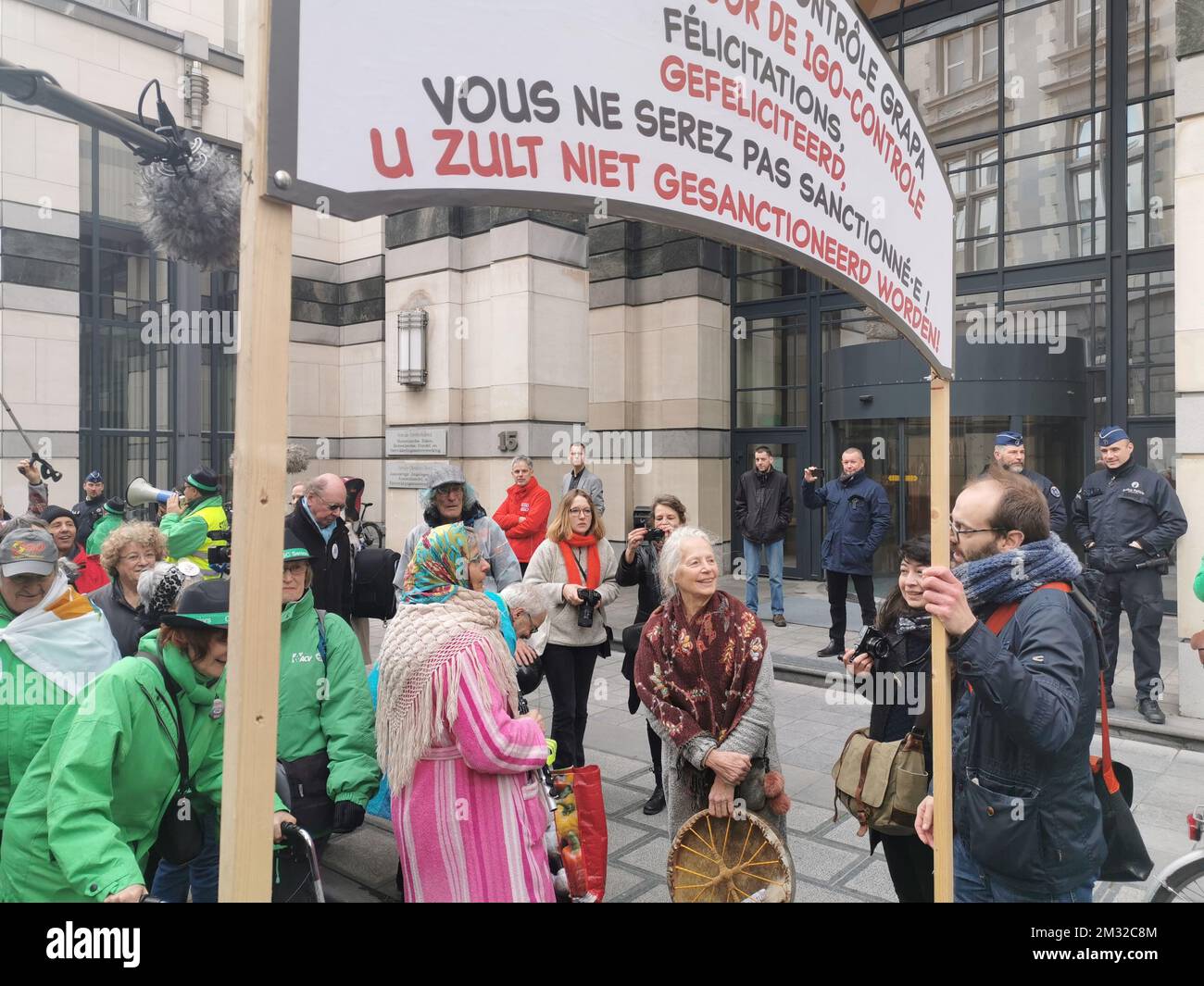 L'illustration montre une action de protestation de diverses organisations sur le revenu garanti pour les personnes âgées, lundi 17 février 2020 à Bruxelles. BELGA PHOTO SANDRINE PUISSANT Banque D'Images
