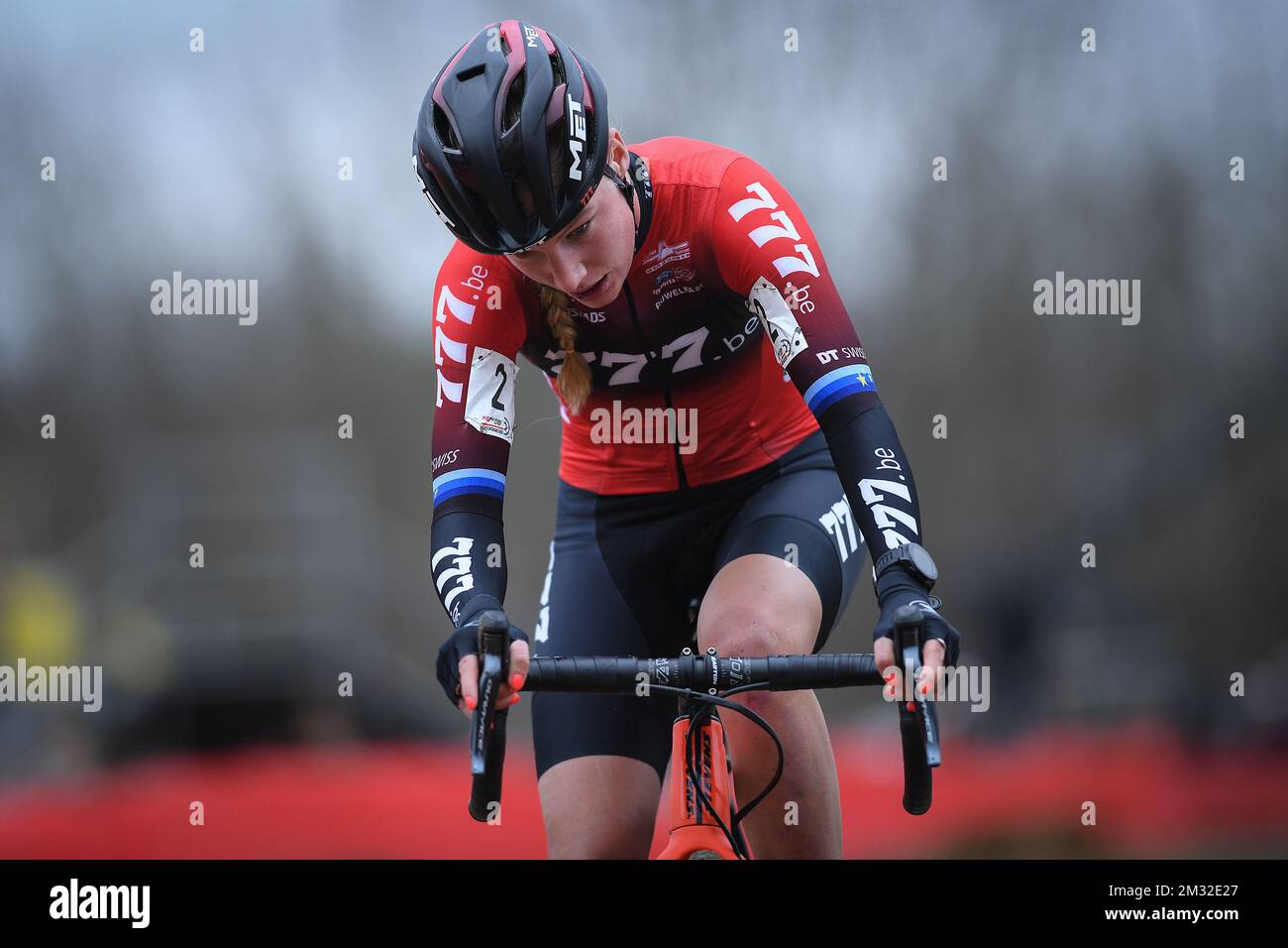 Dutch Annemarie est la pire photo en action lors de la course d'élite féminine au 'Cyclocross Leuven', quatrième étape (hors de la glace) de la compétition de cyclisme 'Rectavit Series', samedi 22 février 2020 à Heverlee, Louvain. BELGA PHOTO DAVID STOCKMAN Banque D'Images