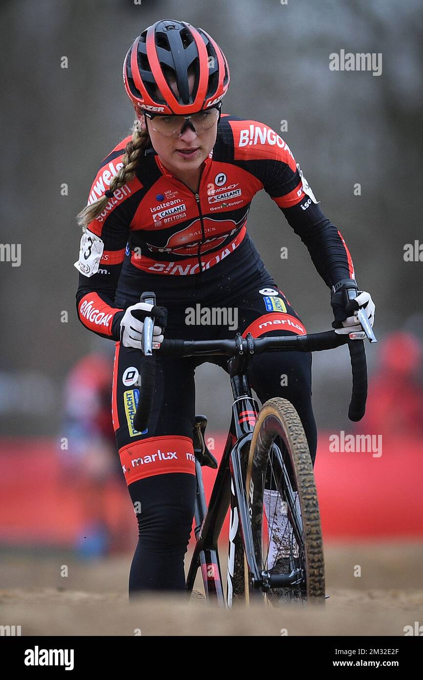 Dutch Denise Betsema photographiée en action lors de la course féminine d'élite au 'Cyclocross Leuven', quatrième étape (hors de la glace) dans la compétition cycliste 'Rectavit Series', samedi 22 février 2020 à Heverlee, Louvain. BELGA PHOTO DAVID STOCKMAN Banque D'Images