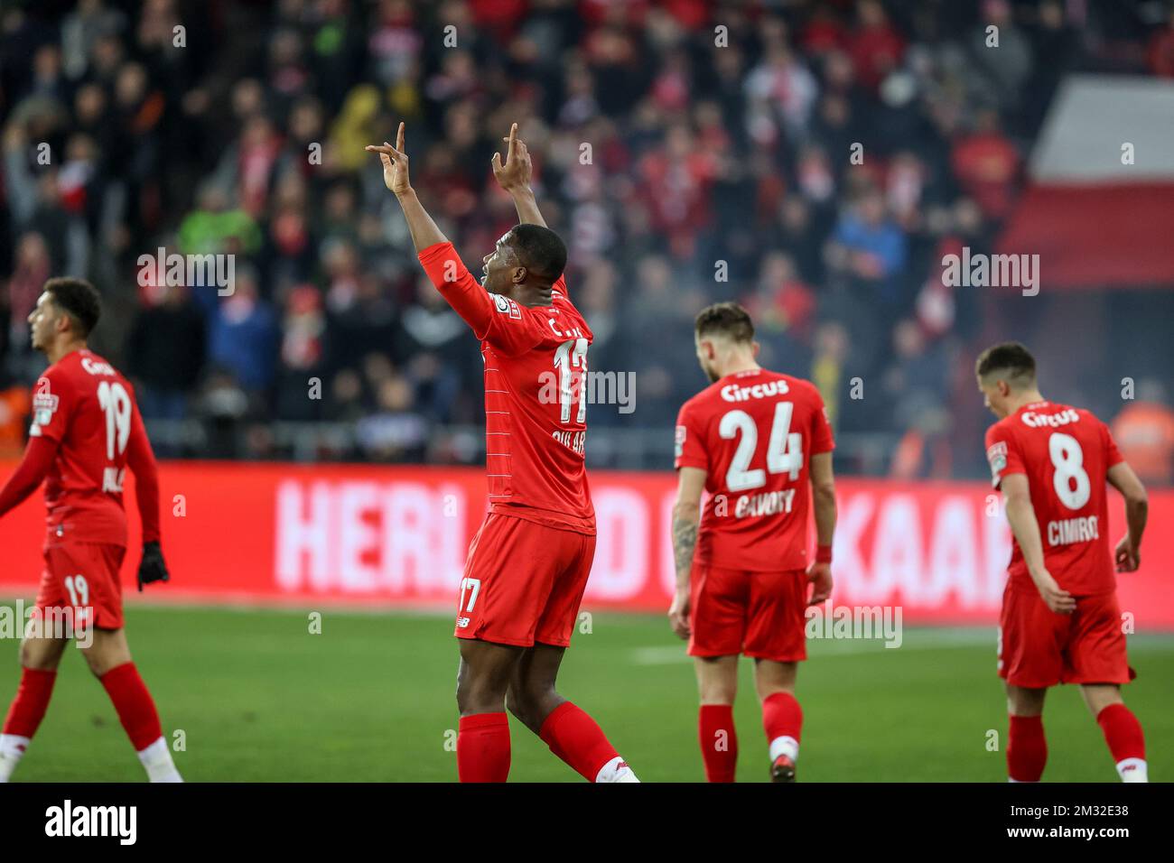 Standard's Obbi Oulare célèbre après avoir marqué lors d'un match de football entre Standard de Liège et Royal Antwerp FC, samedi 22 février 2020 à Liège, le 27 jour de la saison de championnat de football belge « Jupiler Pro League » 2019-2020. BELGA PHOTO BRUNO FAHY Banque D'Images
