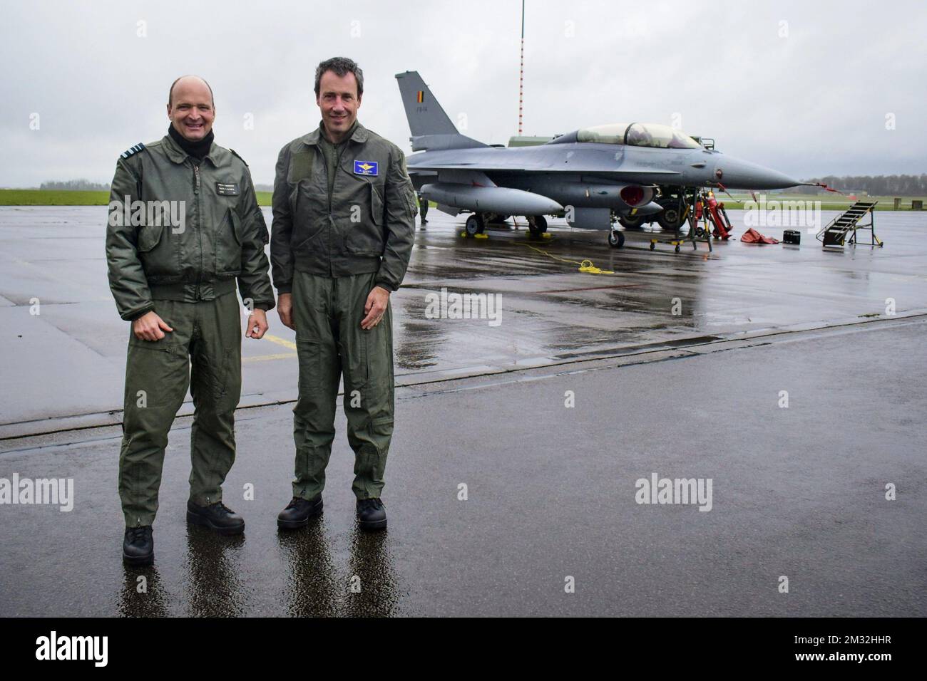 Le ministre Philippe Goffin et le général Frederik Vansina. Sur la photo concernant l'article de Belga "le ministre Philippe Goffin effectue un vol en F16 avec son homonyme a Florennes", 11/03/2020 19:10, à FLORENNES. MEILLEURE QUALITÉ DISPONIBLE - BELGA PHOTO MAXIME ASSELBERGHS Banque D'Images