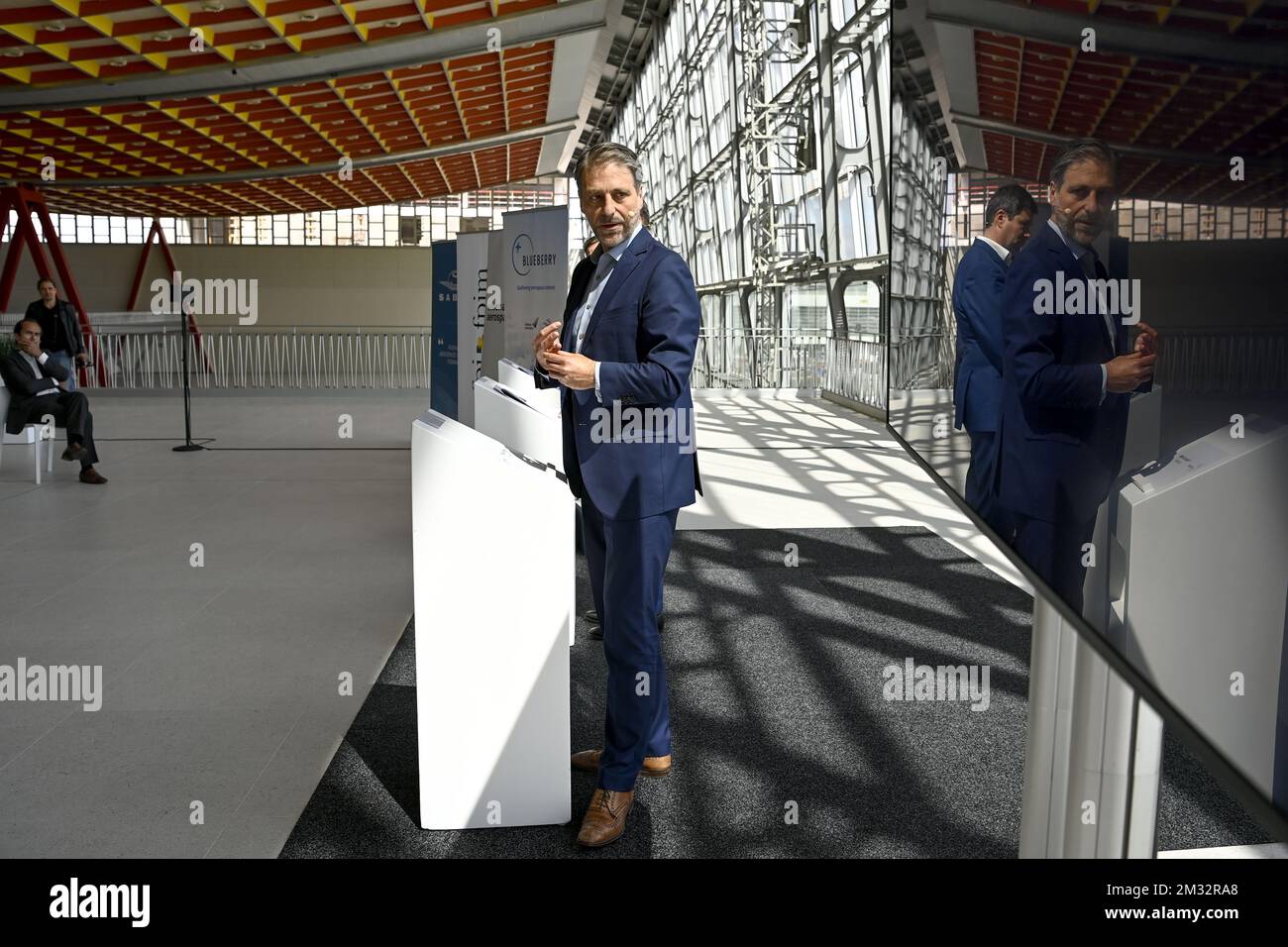 Tom Feys, Directeur des investissements SFPI - FPIM, Stephane Burton, Directeur général de Sabena Aerospace, et Thibauld Jongen, Directeur général de la SABCA, lors d'un moment de presse de la direction de SFPI - FPIM, Sabena Aerospace et Sabca, présenteront à Zaventem, un nouveau groupe belge dans le domaine de l'aéronautique, le vendredi 19 juin 2020. Last 7 février, Dassault, Sabena Aerospace et la holding publique belge SFPI - FPIM, ont annoncé la participation à Sabca et la transaction a été validée sur 17 juin. BELGA PHOTO DIRK WAEM Banque D'Images