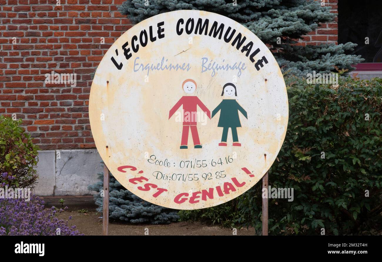 L'illustration montre l'Ecole communale d'Erquelinnes Centre à Erquelinnes, mercredi 01 juillet 2020. Hier, une femme a tué deux de ses enfants, grièvement blessé le troisième et a essayé de se suicider, elle avait l'habitude d'enseigner dans diverses écoles de la région. BELGA PHOTO BENOIT DOPPAGNE Banque D'Images