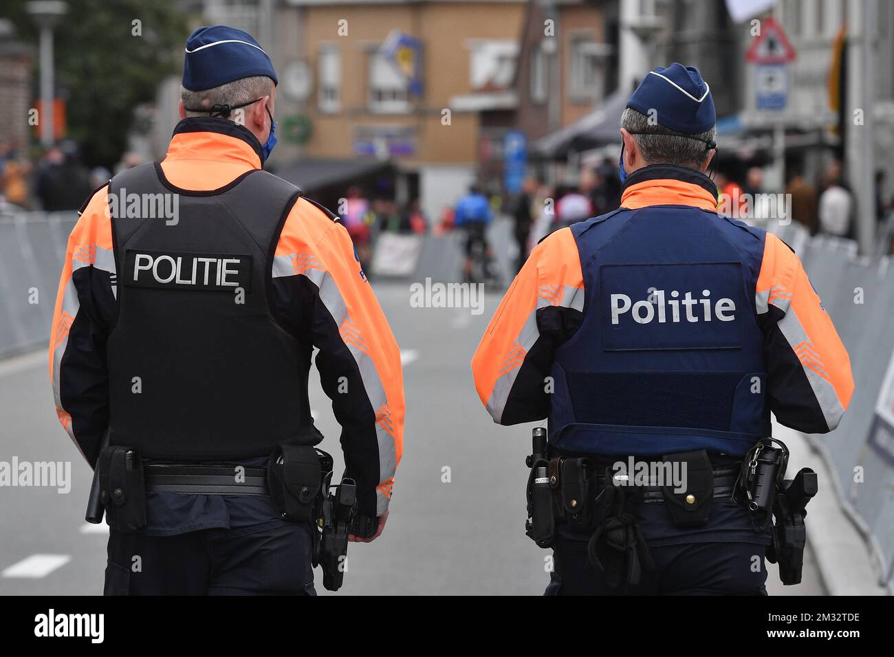 L'illustration montre la police pendant la course cycliste d'élite des hommes plus de 120km à Wortegem-Petegem, samedi 04 juillet 2020. BELGA PHOTO DAVID STOCKMAN Banque D'Images