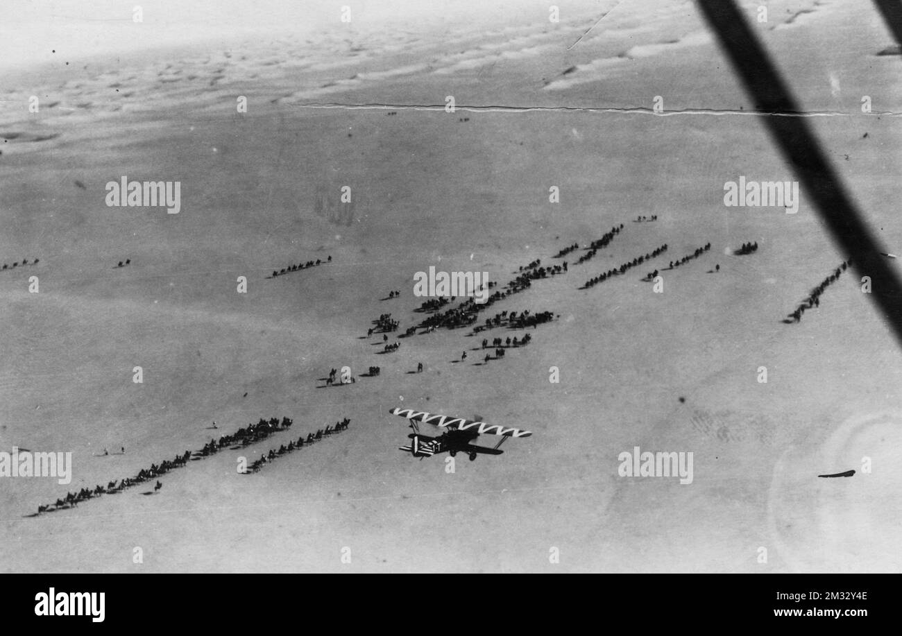 Aviazione - Aeronautica Militare - Sorvolo deserto africano Banque D'Images