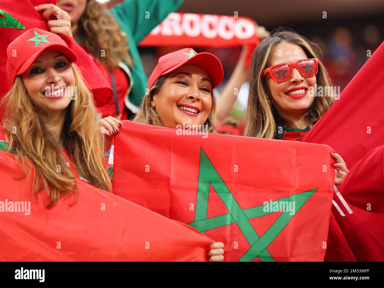 AL KHOR, QATAR - DÉCEMBRE 14 : coupe du monde de la FIFA, Qatar 2022 demi-finale match entre la France et le Maroc au stade Al Bayt sur 14 décembre 2022 à Al Khor, Qatar. Katar Frankreich - Marokko Maroc fans Fussball WM 2022 au Qatar coupe du monde de football de la FIFA 2022 © diebilderwelt / Alamy Live News Banque D'Images