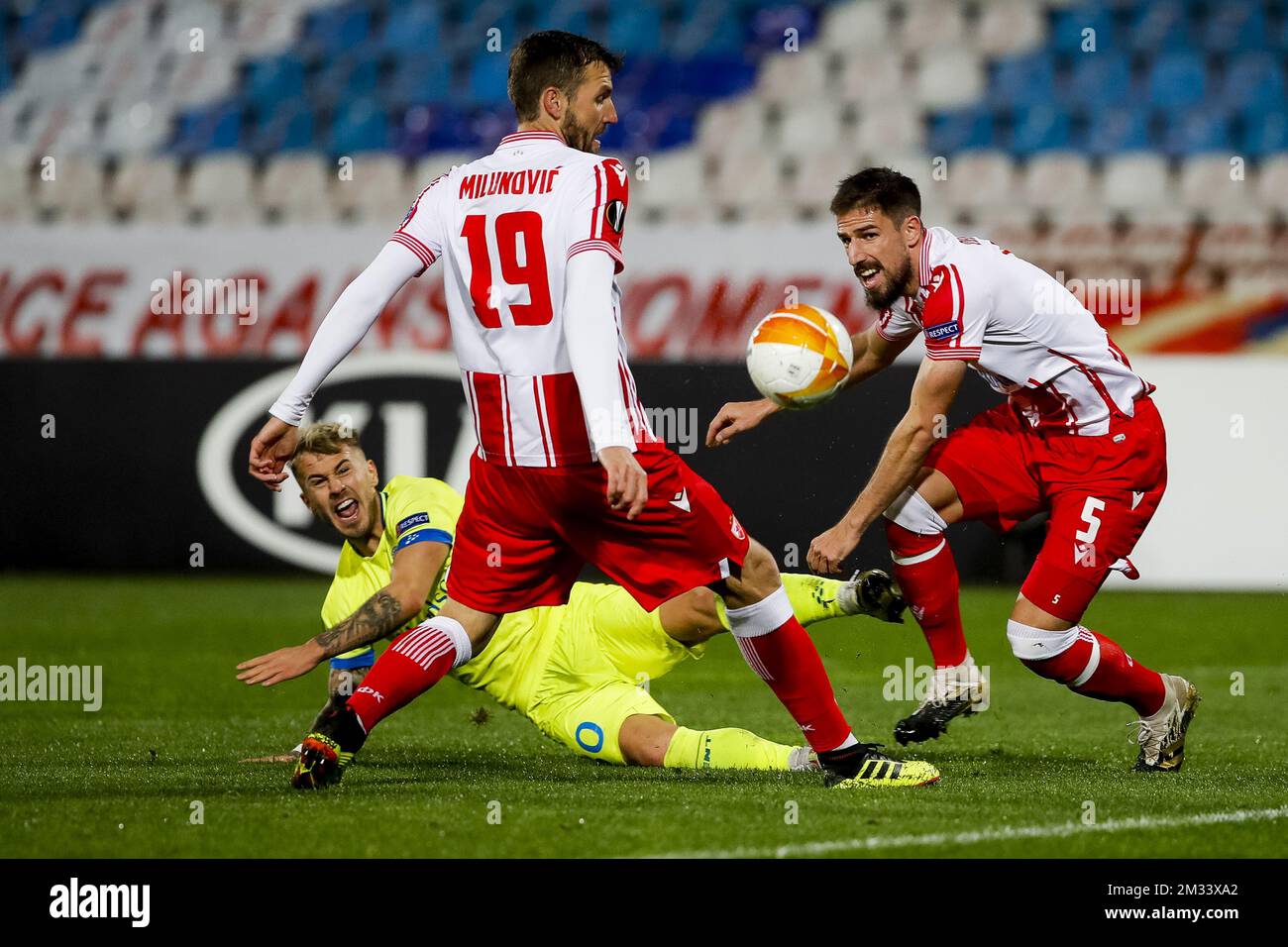 Niklas Bernd Dorsch de Gand, Nemanja Milunovic de Belgrade et Milos Degenek de Belgrade se battent pour le ballon lors d'un match de football entre l'équipe serbe Fudbalski klub Crvena zvezda (Red Star Belgrade) et le club belge KAA Gent, le jeudi 05 novembre 2020 à Belgrade, en Serbie, le troisième jour de la phase de groupe (Groupe L) du concours UEFA Europa League. BELGA PHOTO STARSPORT Banque D'Images