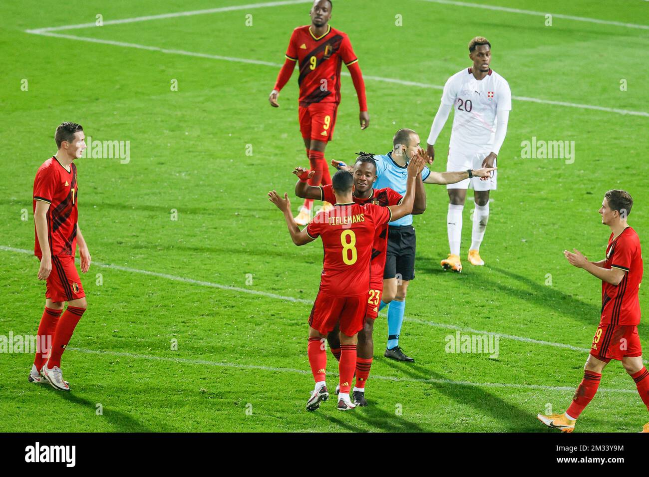 Michy Batshuayi, de Belgique, célèbre après avoir marqué le but 1-1 lors d'un match de football amical entre l'équipe nationale belge Red Devils et la Suisse, le mercredi 11 novembre 2020 à Louvain. BELGA PHOTO BRUNO FAHY Banque D'Images