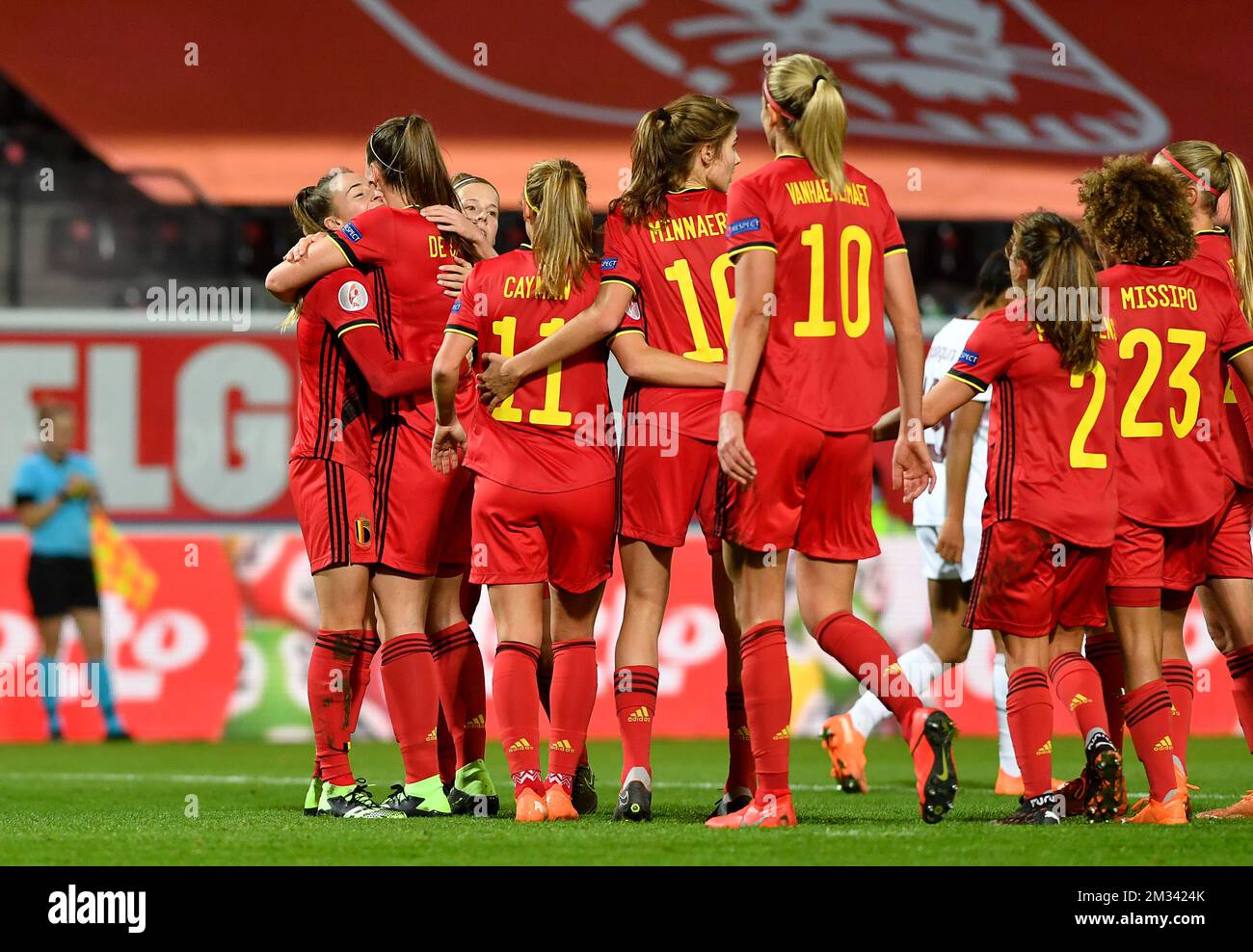 Les joueurs belges célèbrent après avoir marqué un match de football entre les flammes rouges belges et la Suisse, le mardi 01 décembre 2020 à Heverlee, le dernier match de qualification pour les Championnats d'Europe Euro 2021 pour femmes. BELGA PHOTO DAVID CATRY Banque D'Images