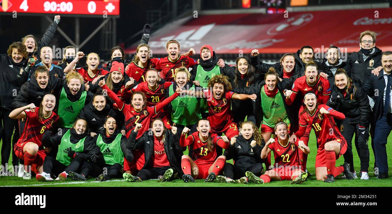 Les flammes rouges belges célèbrent après avoir remporté un match de football entre les flammes rouges belges et la Suisse, le mardi 01 décembre 2020 à Heverlee, le dernier match de qualification pour les Championnats d'Europe Euro 2021 pour femmes. BELGA PHOTO DAVID CATRY Banque D'Images