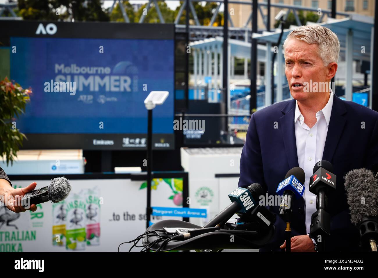 Craig Tiley, PDG de tennis Australia, parle lors d'une conférence de presse de Craig Tiley, PDG de tennis Australia à Melbourne, en Australie, le jeudi 04 février 2021. Tous les matchs de plusieurs tournois de la série d'été et de la coupe ATP ont été suspendus après la découverte d'un cas Covid-19 avec un membre du personnel d'un hôtel joueur à Melbourne. Quelque 500 personnes, dont de nombreux joueurs, doivent être testées et rester en quarantaine pour le moment. BELGA PHOTO PATRICK HAMILTON Banque D'Images