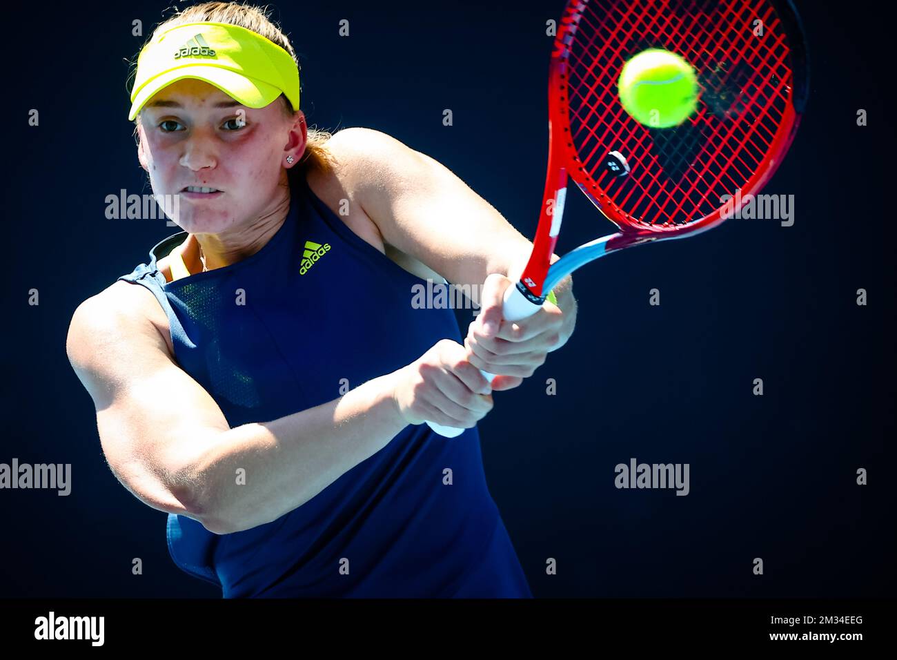 Kazakh Elena Rybakina photographiée en action lors d'un match de tennis entre French Ferro et Kazakhstan Rybakina, dans le cadre de la compétition féminine de singles du Grand Chelem de tennis « Australian Open », le mercredi 10 février 2021 à Melbourne Park, Melbourne, Australie. L'édition 2021 du Grand Chelem australien a été retardée de trois semaines en raison de la pandémie en cours. BELGA PHOTO PATRICK HAMILTON Banque D'Images