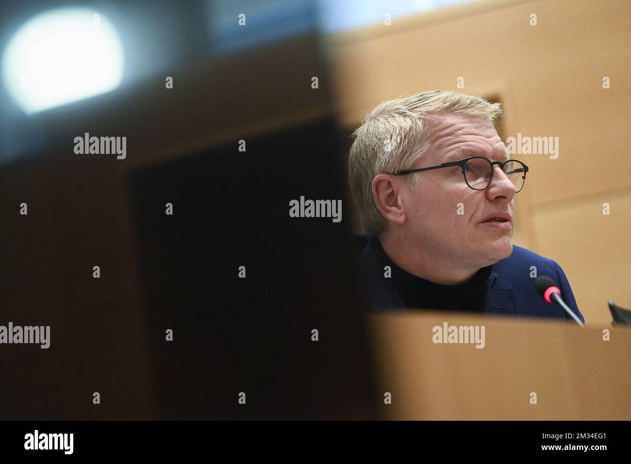 Le vice-premier ministre et ministre de la mobilité, Georges Gilkinet, en photo lors d'une session de la commission de la mobilité, des entreprises publiques et des infrastructures, le mercredi 10 février 2021, au Parlement fédéral à Bruxelles. Au cours de la session d'aujourd'hui, la tarification et la fermeture des comptoirs de quarante gares ferroviaires seront discutées. BELGA PHOTO LAURIE DIEFFEMBACQ Banque D'Images