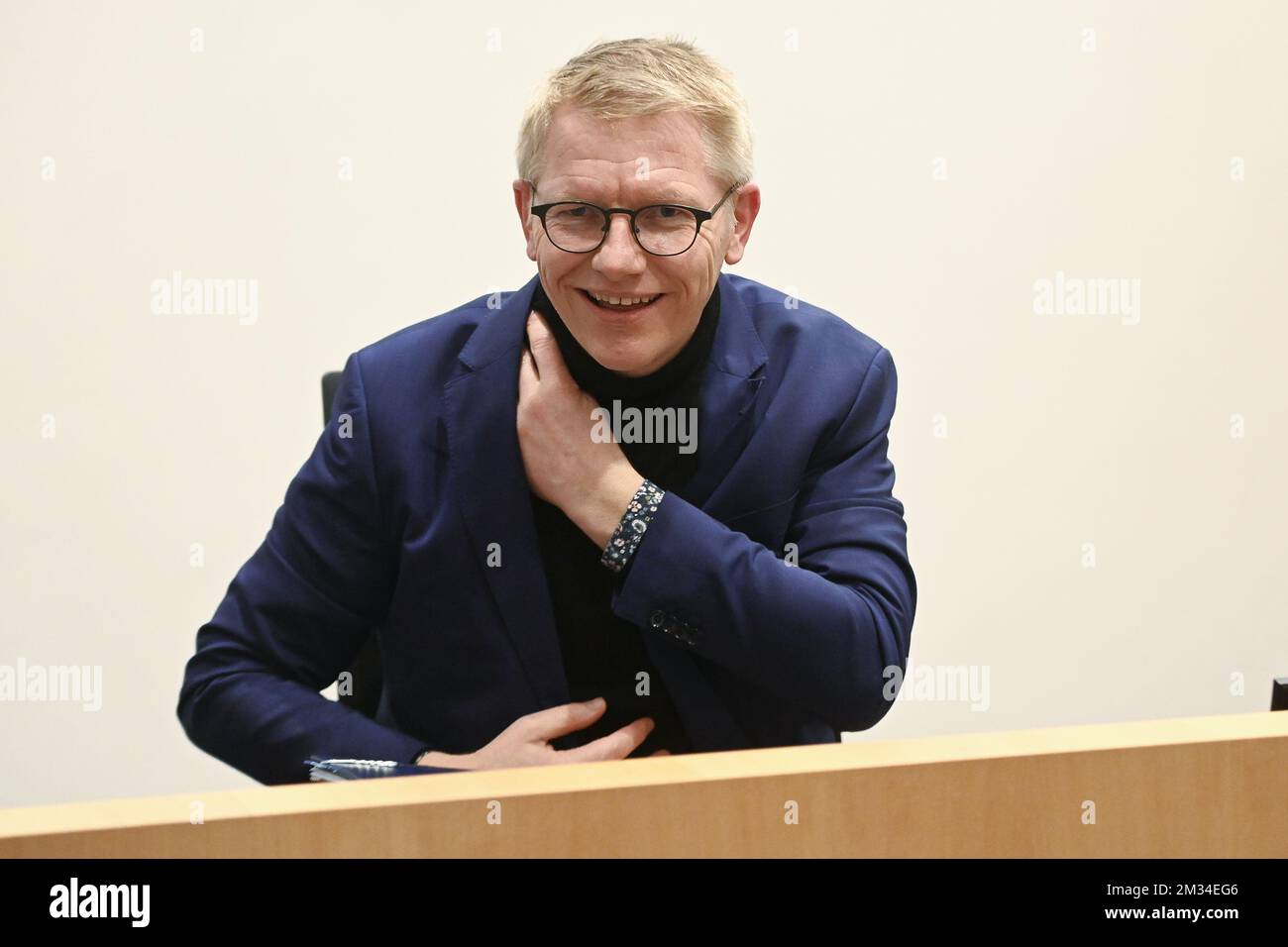 Le vice-premier ministre et ministre de la mobilité, Georges Gilkinet, en photo lors d'une session de la commission de la mobilité, des entreprises publiques et des infrastructures, le mercredi 10 février 2021, au Parlement fédéral à Bruxelles. Au cours de la session d'aujourd'hui, la tarification et la fermeture des comptoirs de quarante gares ferroviaires seront discutées. BELGA PHOTO LAURIE DIEFFEMBACQ Banque D'Images