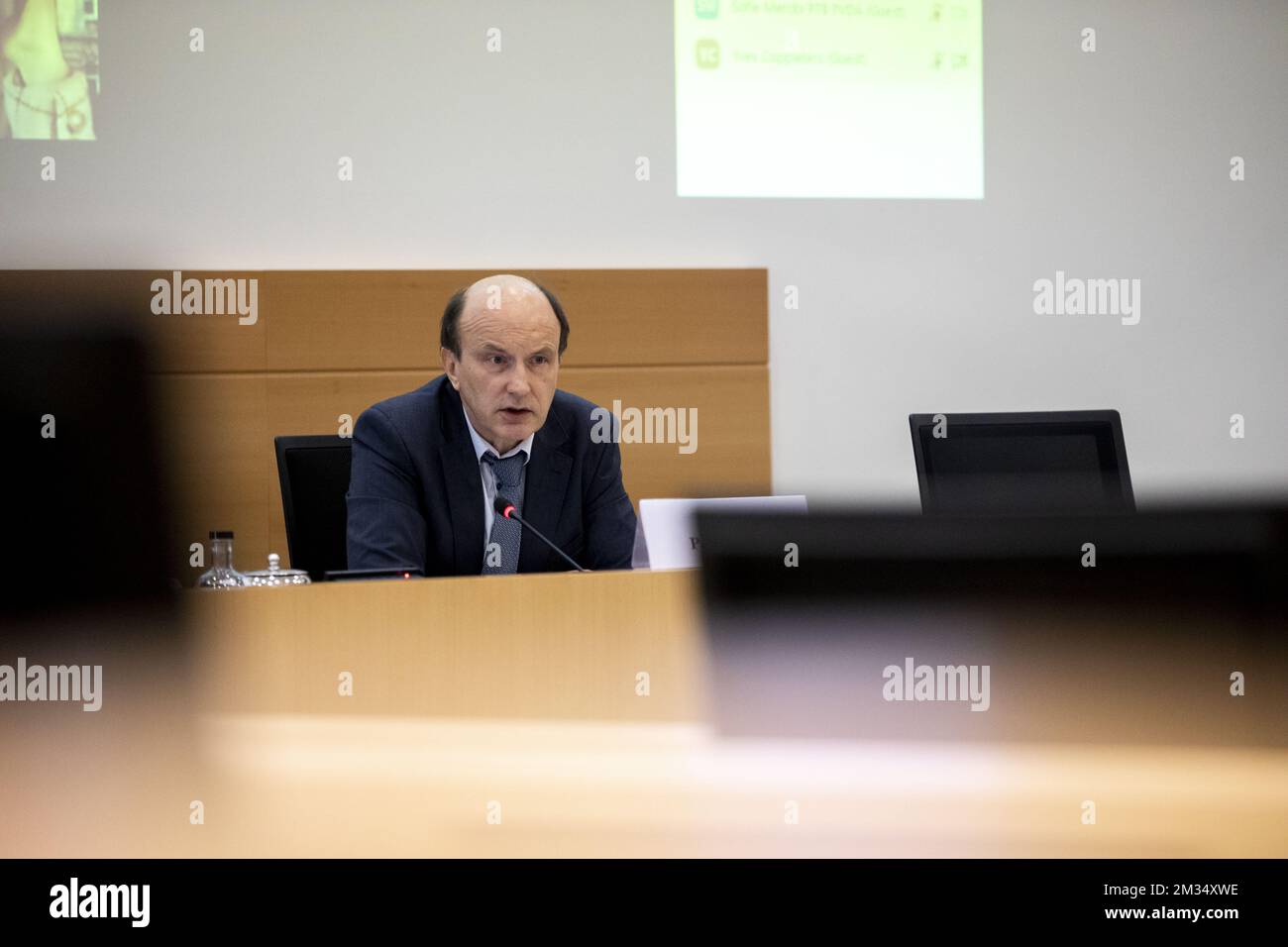 Le médecin-chef de la Belgique et président du groupe de gestion des risques Paul pardon photographié lors d'une session de la commission spéciale de la chambre pour examiner la gestion de la crise Covid-19, au Parlement fédéral à Bruxelles, le lundi 19 avril 2021. La commission entend aujourd'hui le médecin-chef belge et président du groupe de gestion des risques Paul pardon. BELGA PHOTO HATIM KAGHAT Banque D'Images