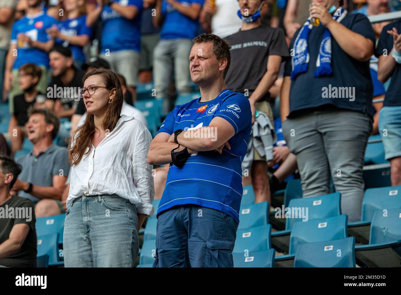 Les supporters de Gent photographiés lors d'un deuxième tour de qualification pour la Conference League, troisième compétition européenne, entre l'équipe de football de première division de la Jupiler Pro League KAA Gent et le club norvégien Valerenga, jeudi 22 juillet 2021 à Gent. BELGA PHOTO KURT DESPLENTER Banque D'Images