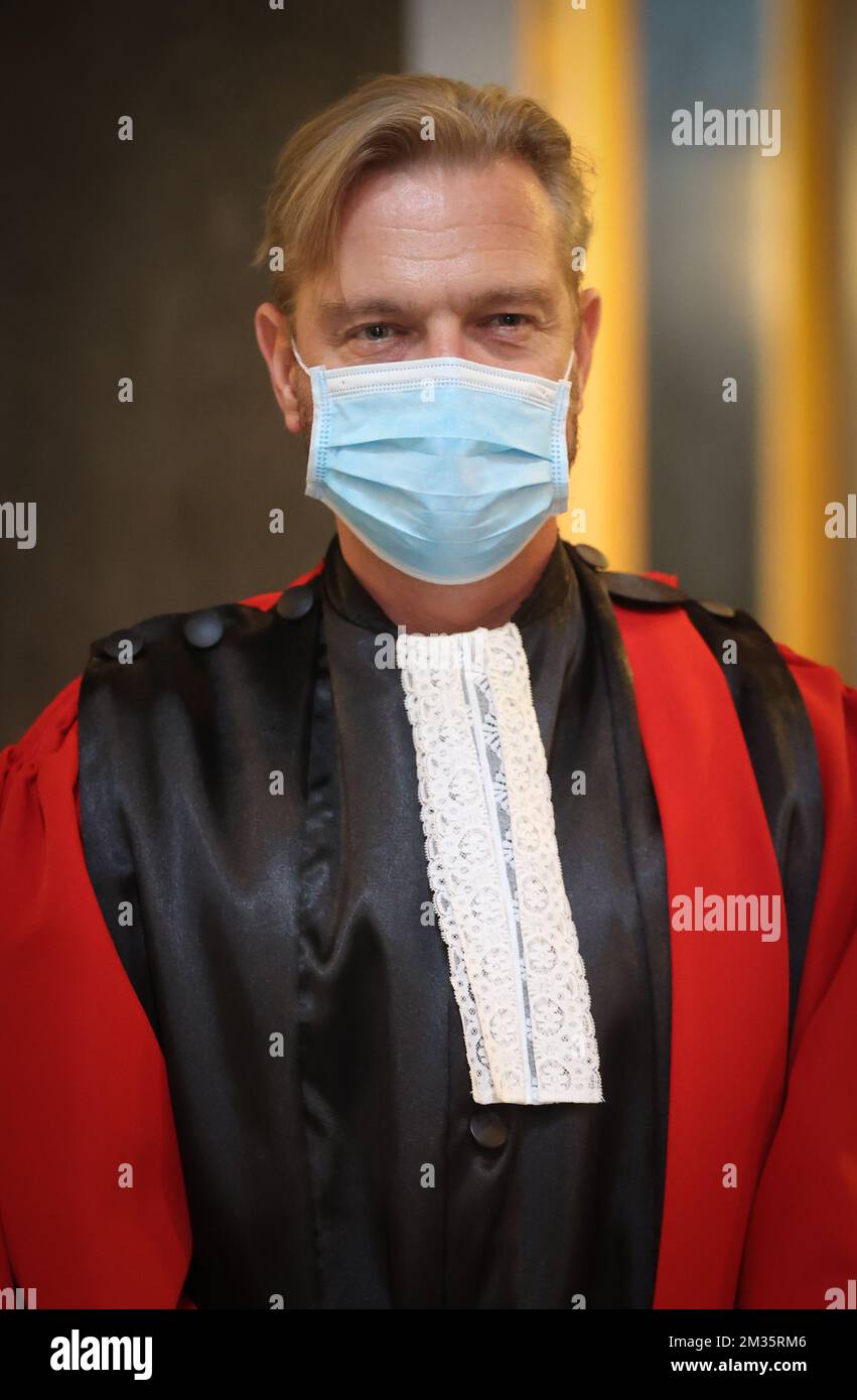 Le procureur François Demoulin photographié pendant la session de constitution du jury lors du procès assizes d'Isabelle Lambert devant le tribunal d'assises de la province de Hainaut à Mons, le jeudi 23 septembre 2021. Lambert est accusé du meurtre de Franck Frissen le 15 mai 2015 à Lodelinsart. BELGA PHOTO VIRGINIE LEFOUR Banque D'Images