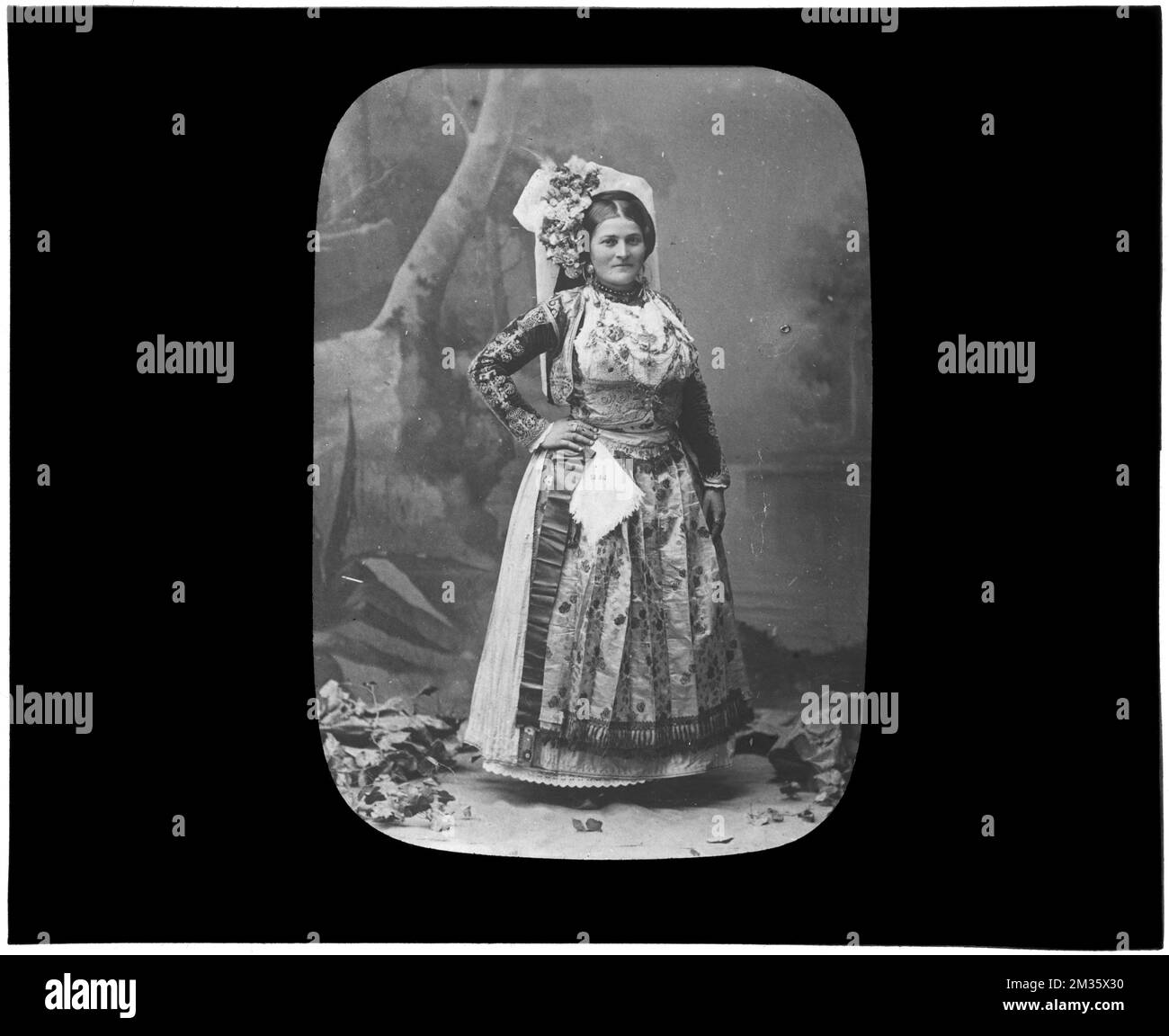 Grèce. Corfou. Femme grecque, vêtements et robe. Collection Nicholas Catsimpolas Banque D'Images