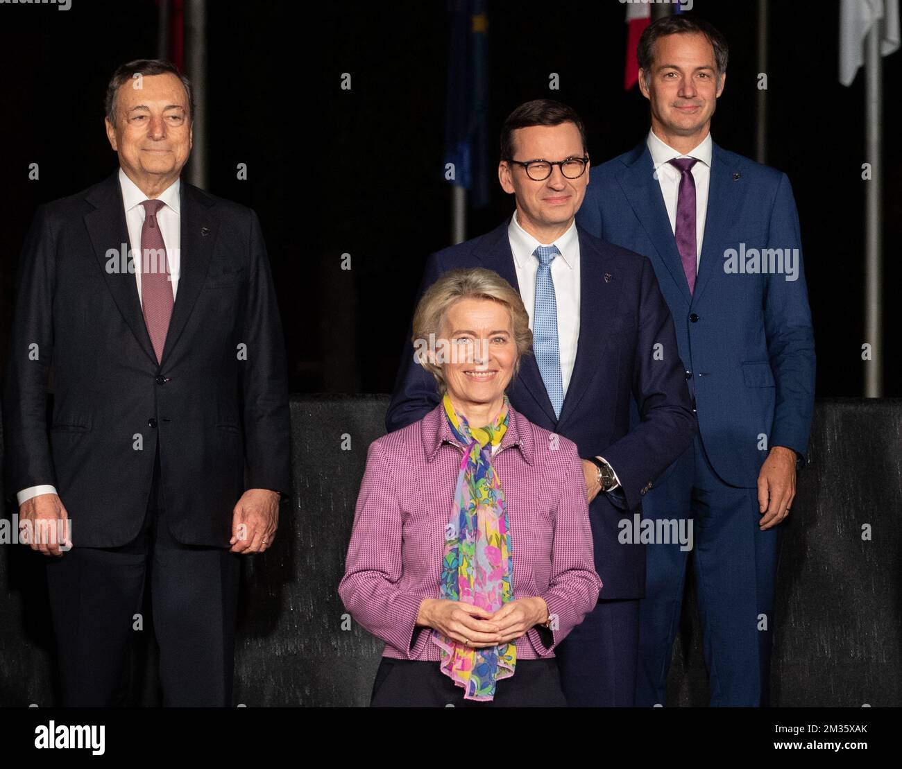 Le Premier ministre italien Mario Draghi, le président de la Commission européenne Ursula Von der Leyen et le Premier ministre Alexander de Croo ont photographié pendant la photo de famille des chefs de délégation, au sommet UE-Balkans occidentaux de Brdo pri Kranju, à Kranj, en Slovénie, le mardi 05 octobre 2021. BELGA PHOTO BENOIT DOPPAGNE Banque D'Images