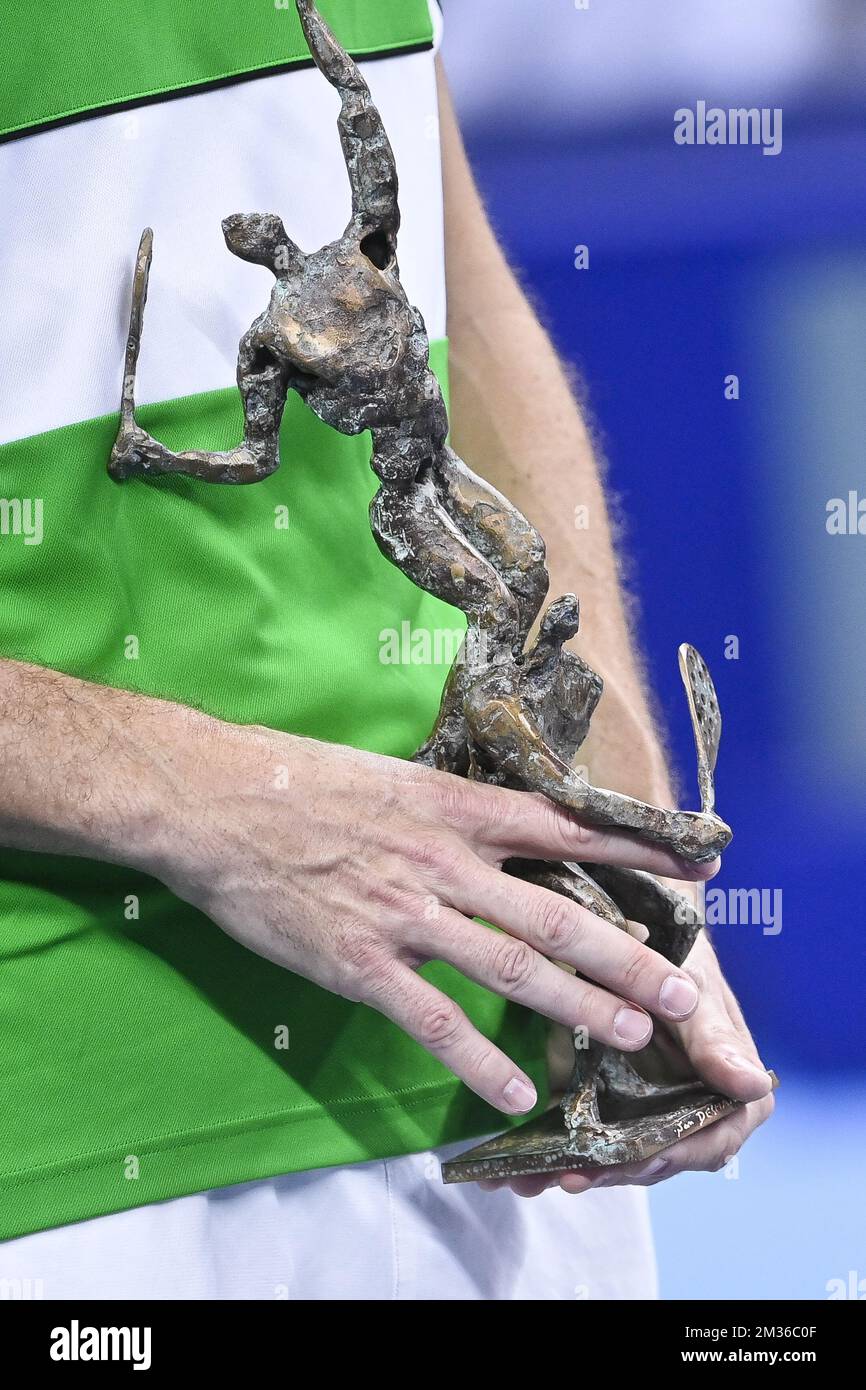 L'illustration montre le trophée des doubles après un match des hommes doubles entre le couple hollandais Koolhof - Rojer et le Français Mahut - Martin, les finales du tournoi européen Open de tennis ATP, à Anvers, dimanche 24 octobre 2021. BELGA PHOTO LAURIE DIEFFEMBACQ Banque D'Images