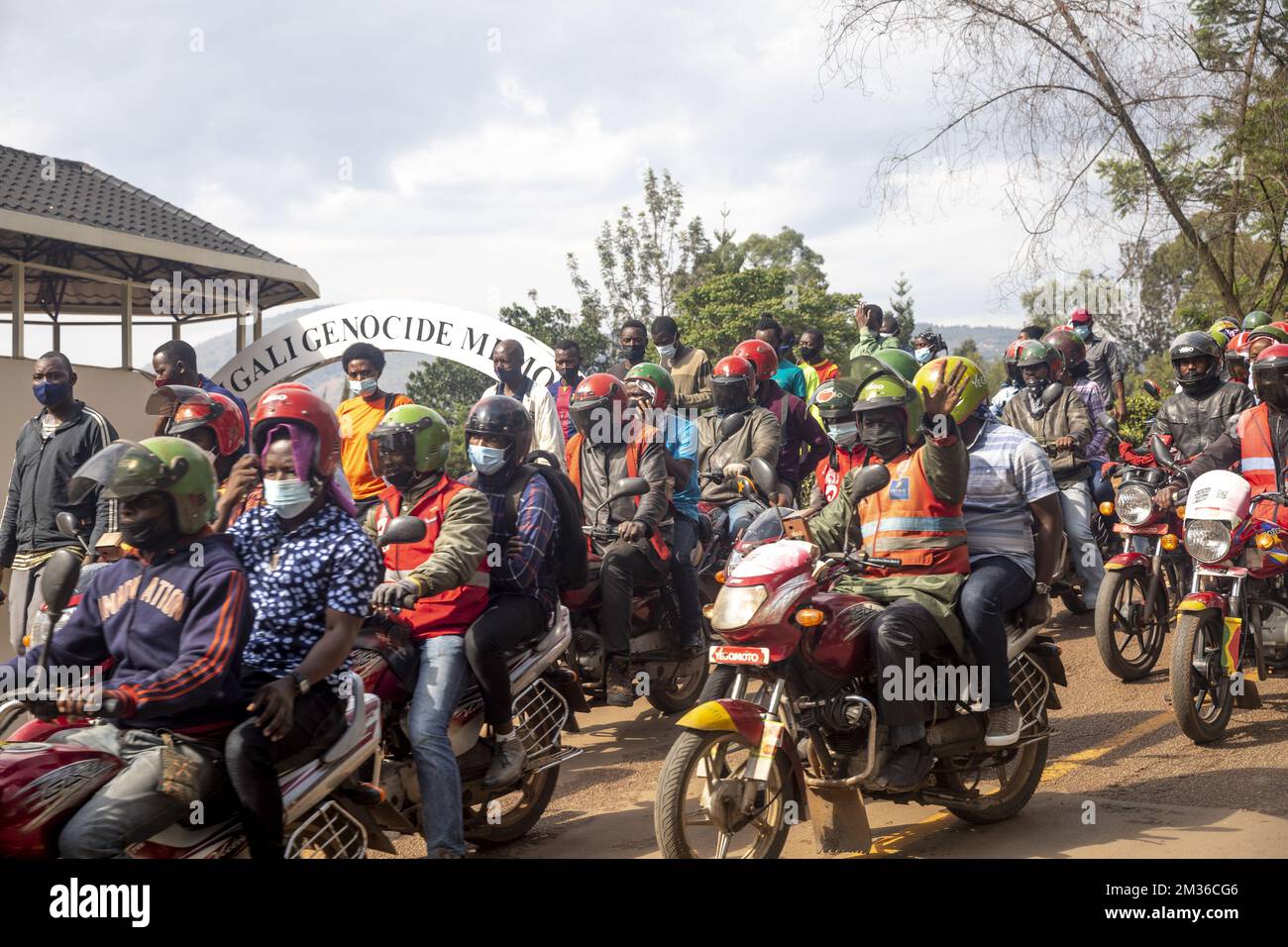 L'illustration montre beaucoup de moto taxi à marge d'une visite au Mémorial du génocide de Kigali à marge d'une réunion ministérielle conjointe de l'Union africaine et de l'Union européenne à Kigali, Rwanda, mardi 26 octobre 2021. BELGA PHOTO HATIM KAGHAT Banque D'Images