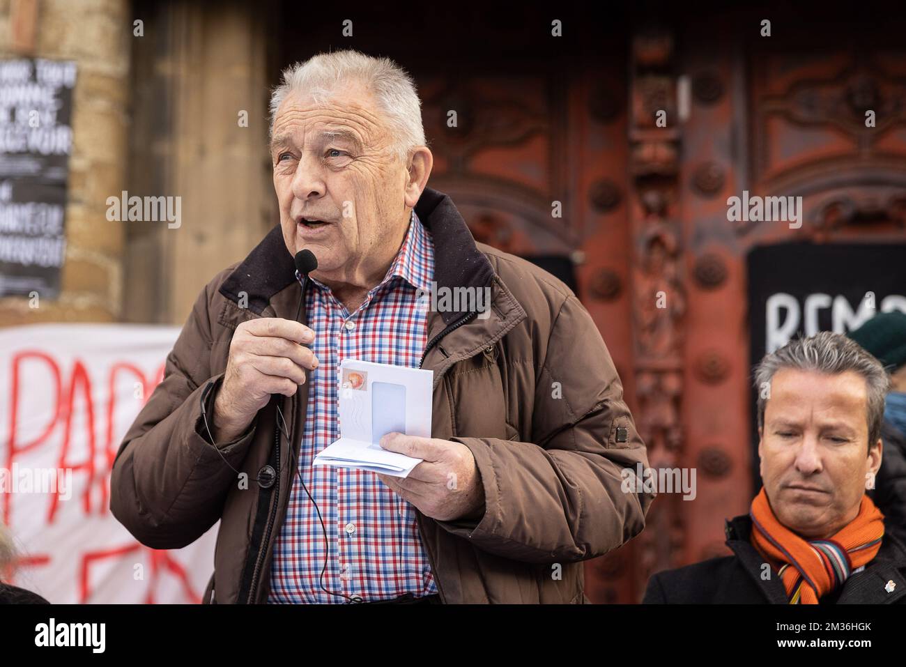 Le prêtre Daniel Alliet photographié lors d'une conférence de presse l'église Saint-Jean-Baptiste au Béguinage - Saint-Jan Baptist Ten Begijnhoferk - Église Saint-Jean-Baptiste-au-Béguinage, à Bruxelles, où des personnes sans papiers ont repris leur grève de la faim pour exiger la régularisation, mercredi 03 novembre 2021. Les grévistes affirment que leur arrangement avec le secrétaire d'État à l'asile et à la migration Mahdi n'a pas été respecté. BELGA PHOTO JAMES ARTHUR GEKIERE Banque D'Images