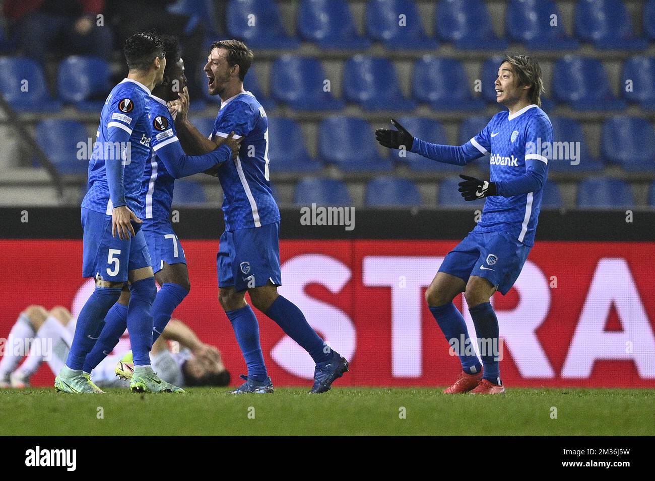 Gerardo Arteaga de Genk, Angelo Preciado de Genk et le Patrik Hrosovsky de Genk célèbrent après avoir marqué un match de football entre le KRC Genk belge et le club anglais West Ham United, jeudi 04 novembre 2021 à Genk, le quatrième jour de la scène du groupe de l'UEFA Europa League, Dans le groupe H. BELGA PHOTO JOHAN EYCKENS Banque D'Images