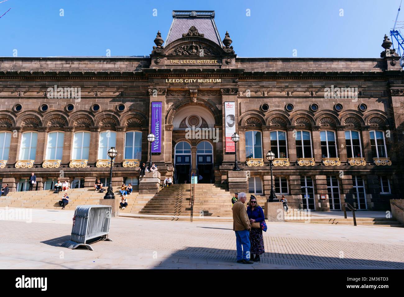 Le musée de la ville de Leeds, fondé en 1819, a rouvert ses portes en 2008 à Leeds, dans le West Yorkshire, en Angleterre. Il est logé dans l'ancien Institut de mécanique Banque D'Images