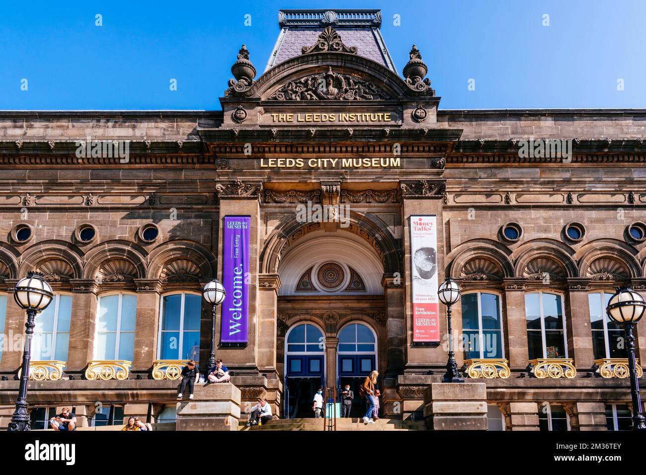 Le musée de la ville de Leeds, fondé en 1819, a rouvert ses portes en 2008 à Leeds, dans le West Yorkshire, en Angleterre. Il est logé dans l'ancien Institut de mécanique Banque D'Images