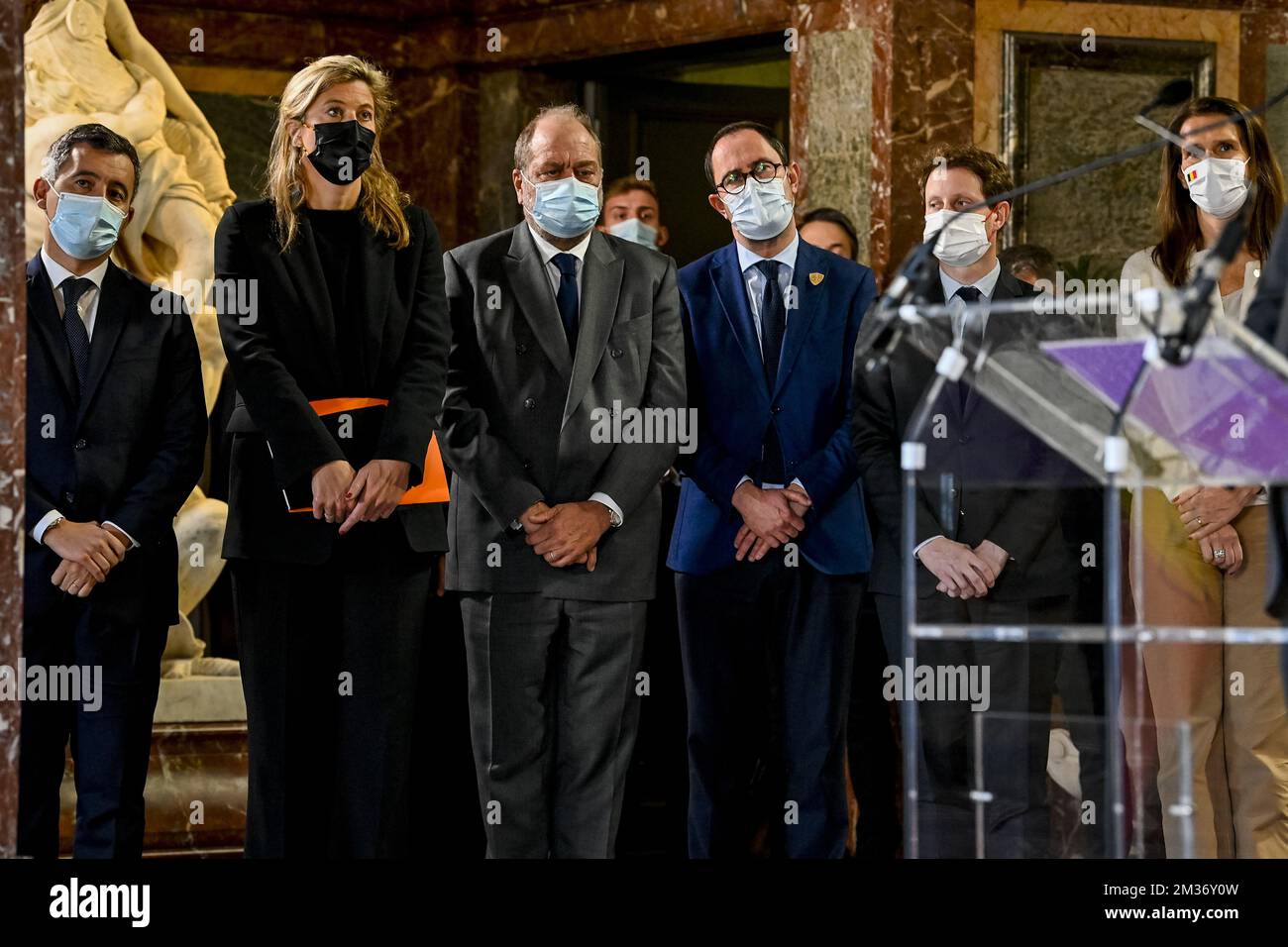 Le ministre français de l'intérieur, Gerald Darmanin, le ministre de la Défense, Ludiviny Dedonder, le ministre français de la Justice, Eric Dupond-Moretti, le ministre de la Justice, Vincent Van Quickenborne, et la ministre des Affaires étrangères, Sophie Wilmes, ont pris la photo lors d'une rencontre diplomatique entre la Belgique et la France pour discuter de la sécurité à Bruxelles, le lundi 22 novembre 2021. Les pays discuteront de la lutte contre le terrorisme et l'extrémisme violent, de la gestion de l'immigration clandestine, de la coopération policière transfrontalière et de la cybersécurité. BELGA PHOTO ERIC LALMAND Banque D'Images