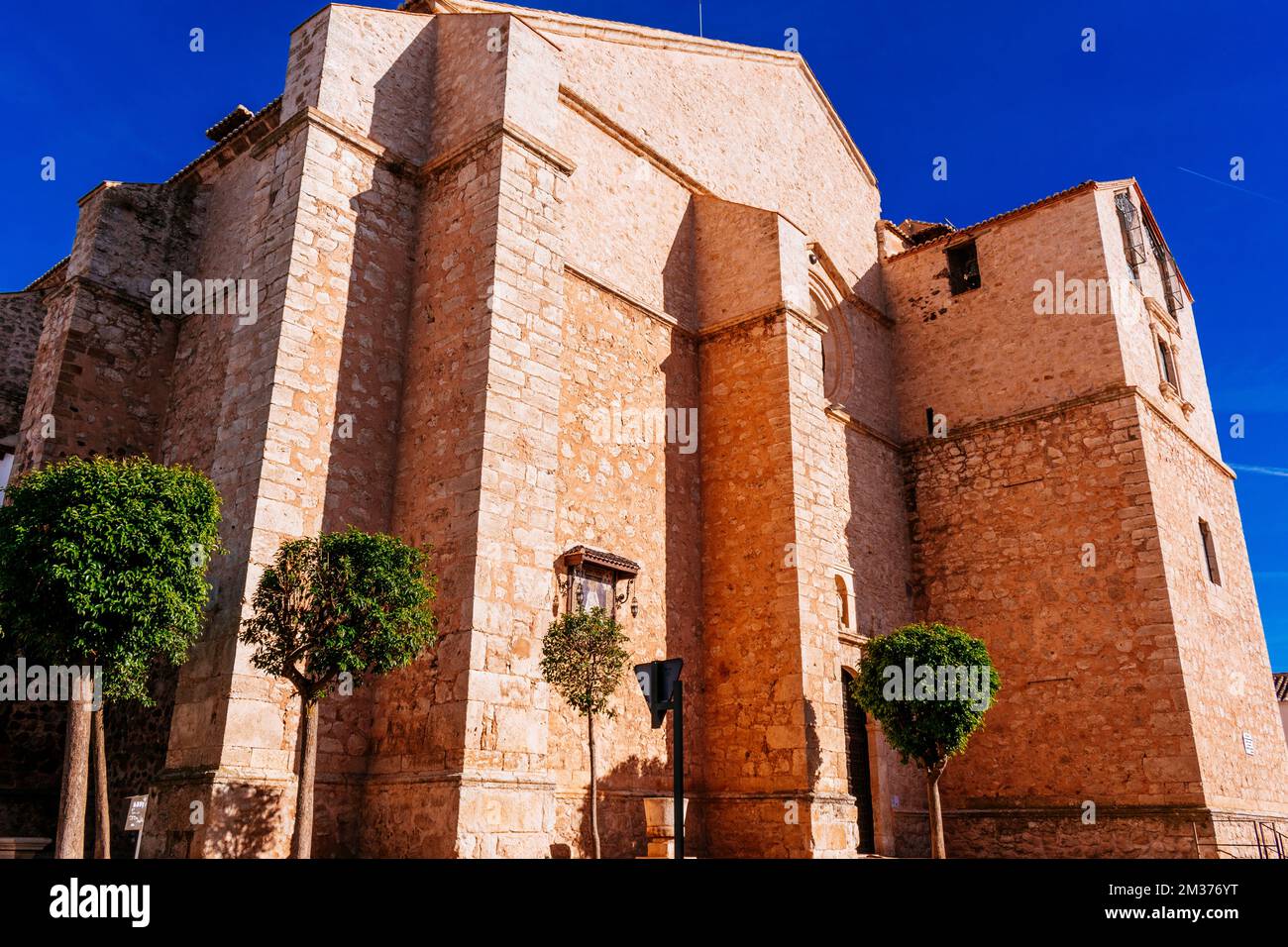 Iglesia de la Madre de Dios - Église de la mère de Dieu. Gothique tardif avec des nuances timides de la Renaissance, les grandes contreforts se distinguent. Almagro, Ciudad Banque D'Images