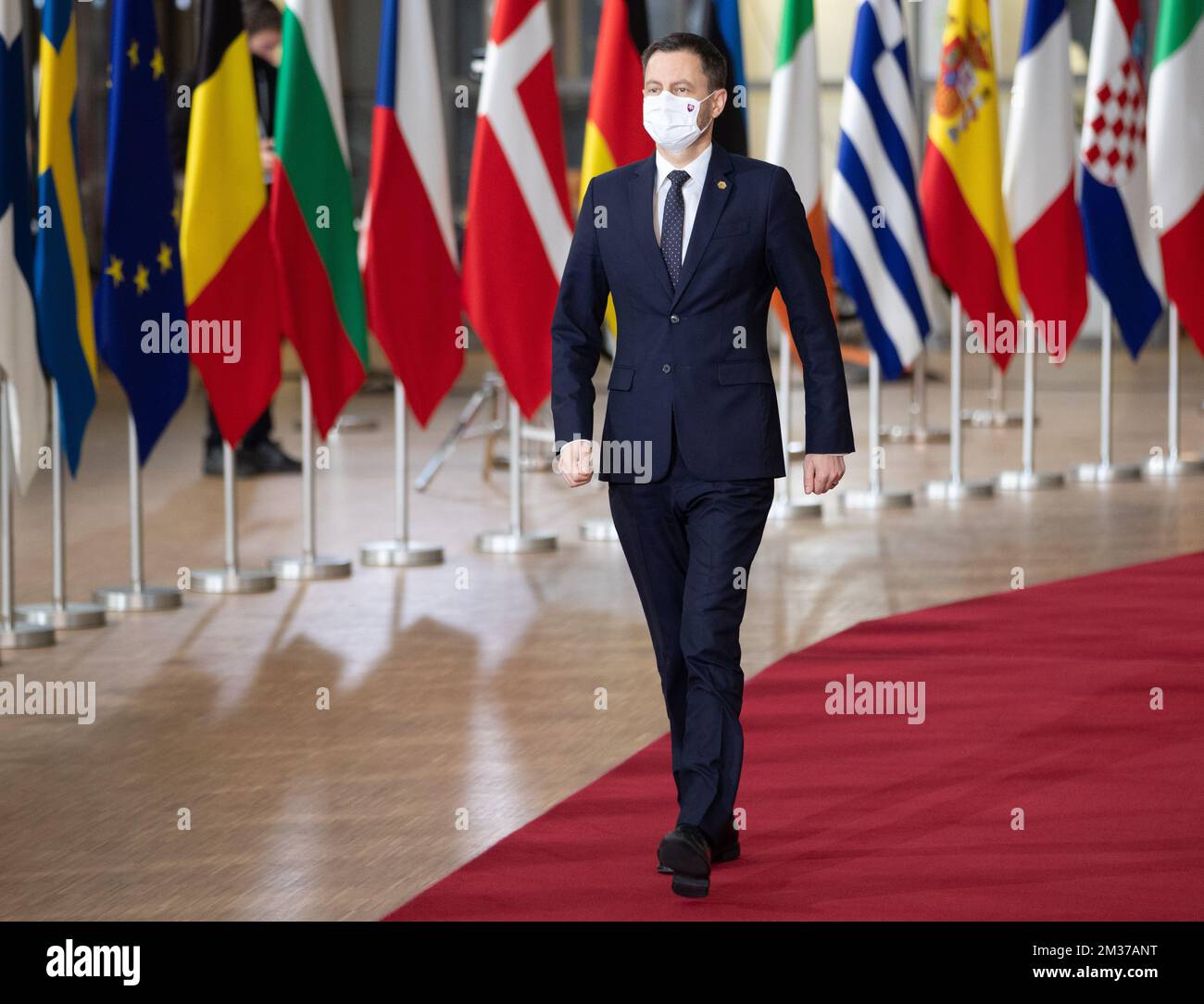 Premier ministre slovaque Eduard Heger photographié lors des arrivées du sommet du conseil européen, à Bruxelles, le jeudi 16 décembre 2021. BELGA PHOTO POOL BENOIT DOPPAGNE Banque D'Images