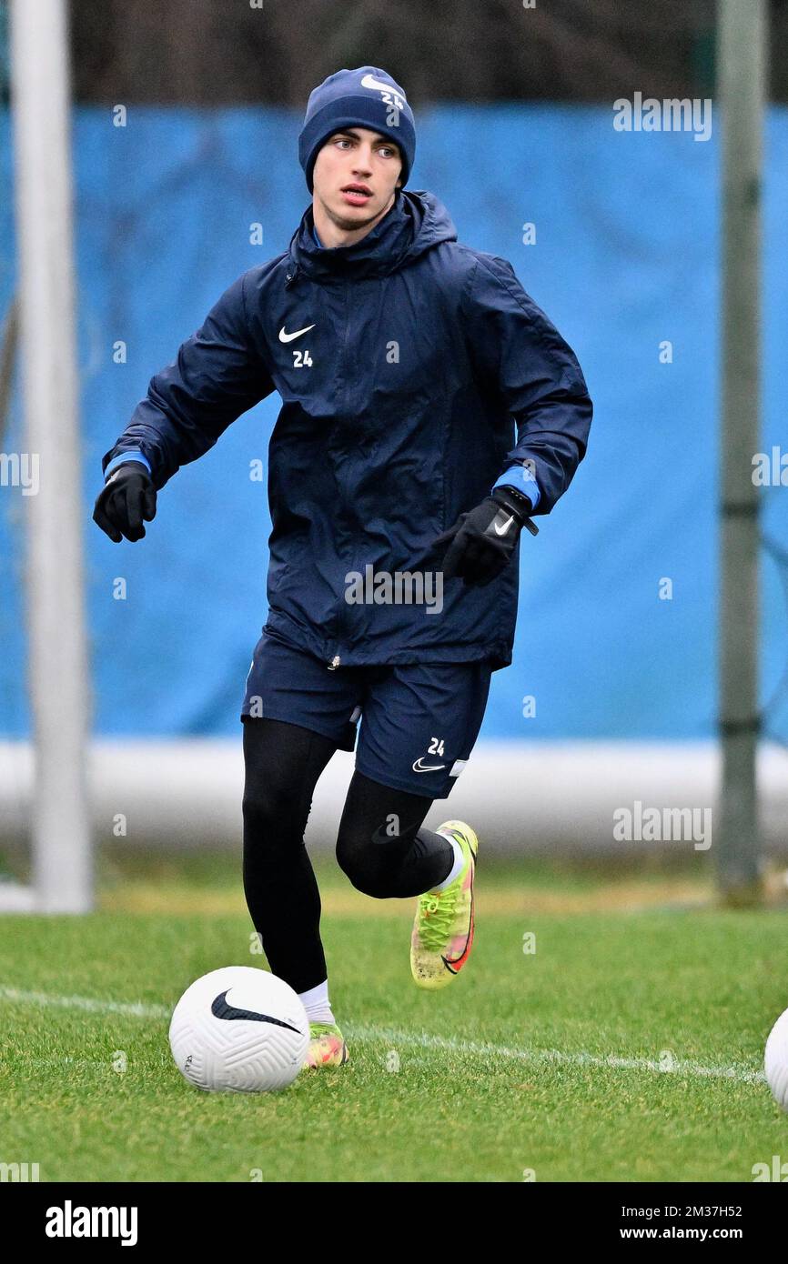 Luca Oyen de Genk photographié en action lors d'une session de formation de l'équipe belge de football KRC Genk, mardi 04 janvier 2022 à Genk. Le club a décidé d'annuler le camp d'entraînement traditionnel en Espagne en raison de la pandémie de Covid-19, et de passer les vacances d'hiver à la maison. BELGA PHOTO JOHAN EYCKENS Banque D'Images