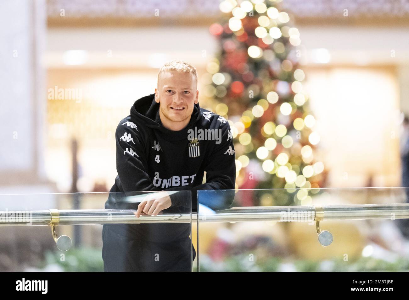 Jules Van Cleemput de Charleroi pose pour photographe à un moment de presse avec des journalistes pendant le camp d'entraînement d'hiver de l'équipe belge de football Sporting Charleroi à Antalya, Turquie, jeudi 06 janvier 2022. BELGA PHOTO NICOLAS LAMBERT Banque D'Images