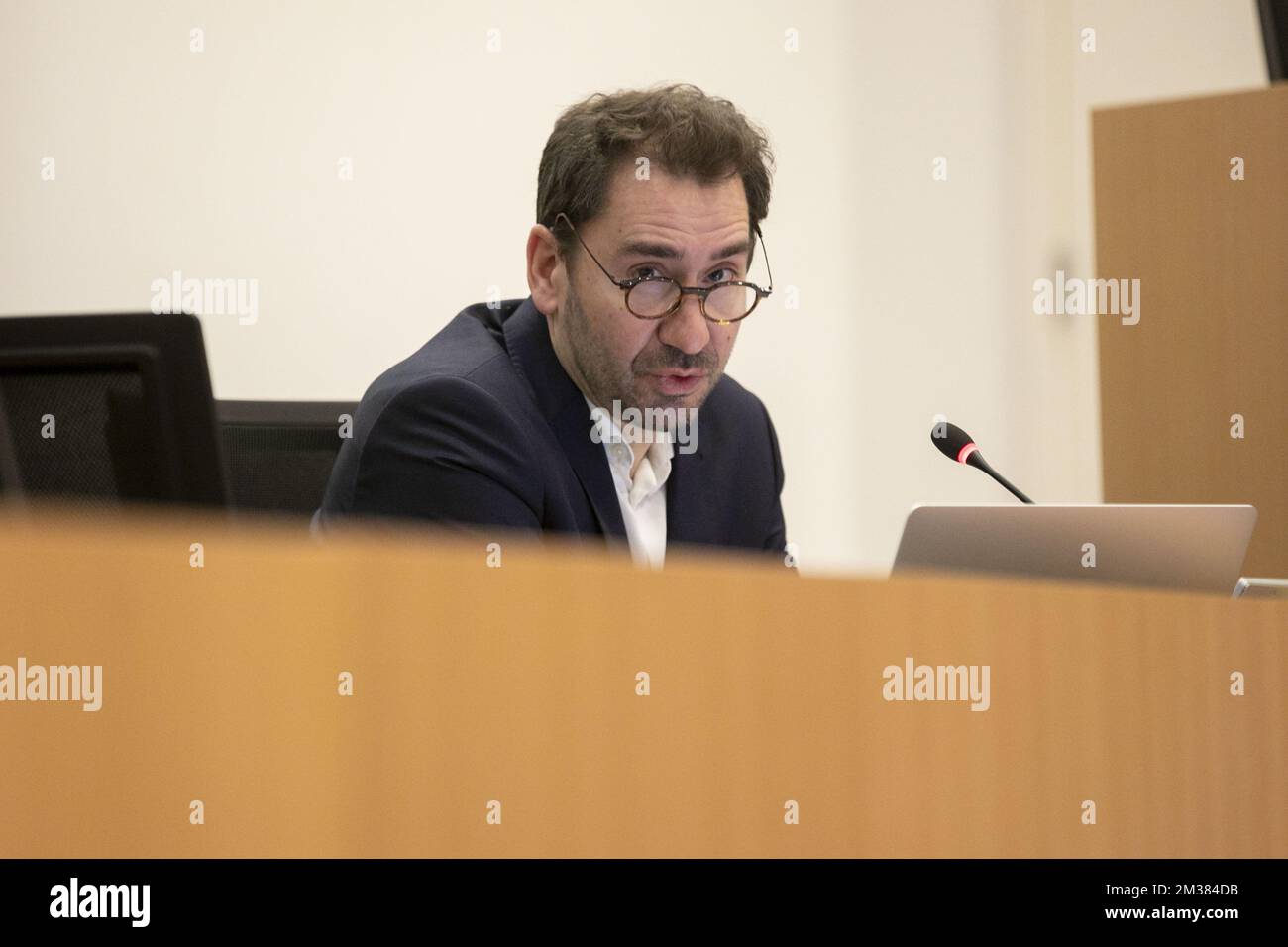 le professeur Marius Gilbert a été photographié lors d'une audition avec des spécialistes lors d'une session de la Commission de la Chambre pour la santé et l'égalité des chances au Parlement fédéral sur l'obligation de vaccination, à Bruxelles, le lundi 31 janvier 2022. BELGA PHOTO HATIM KAGHAT Banque D'Images