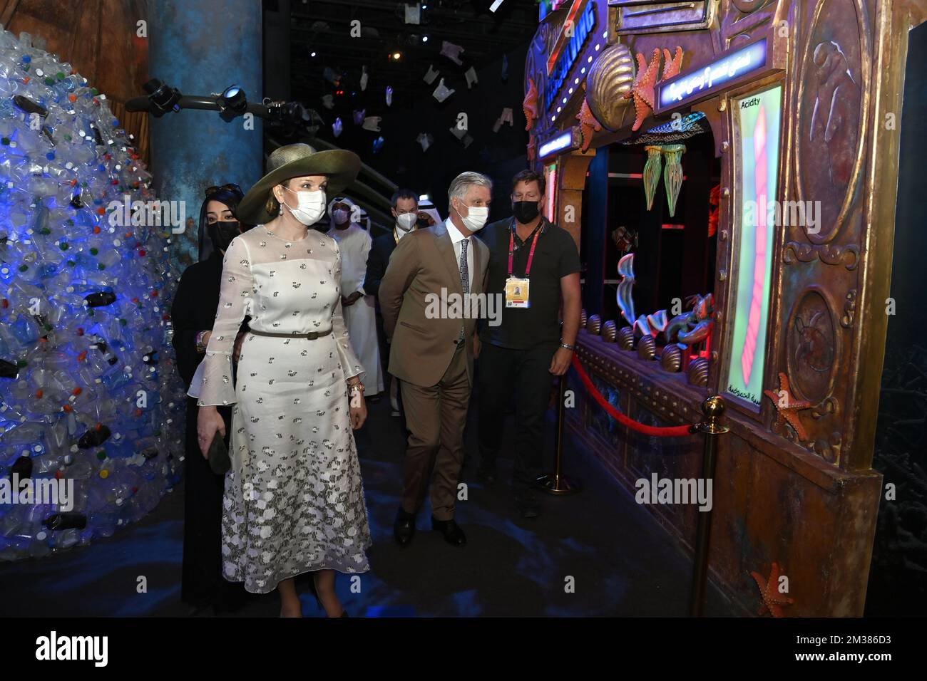 Reine Mathilde de Belgique et Roi Philippe - Filip de Belgique photographié lors d'une visite à l'exposition de Dubaï 2020 le dernier jour d'une visite officielle des Royals belges au Sultanat d'Oman et aux Émirats arabes Unis, samedi 05 février 2022. BELGA PHOTO ERIC LALMAND Banque D'Images