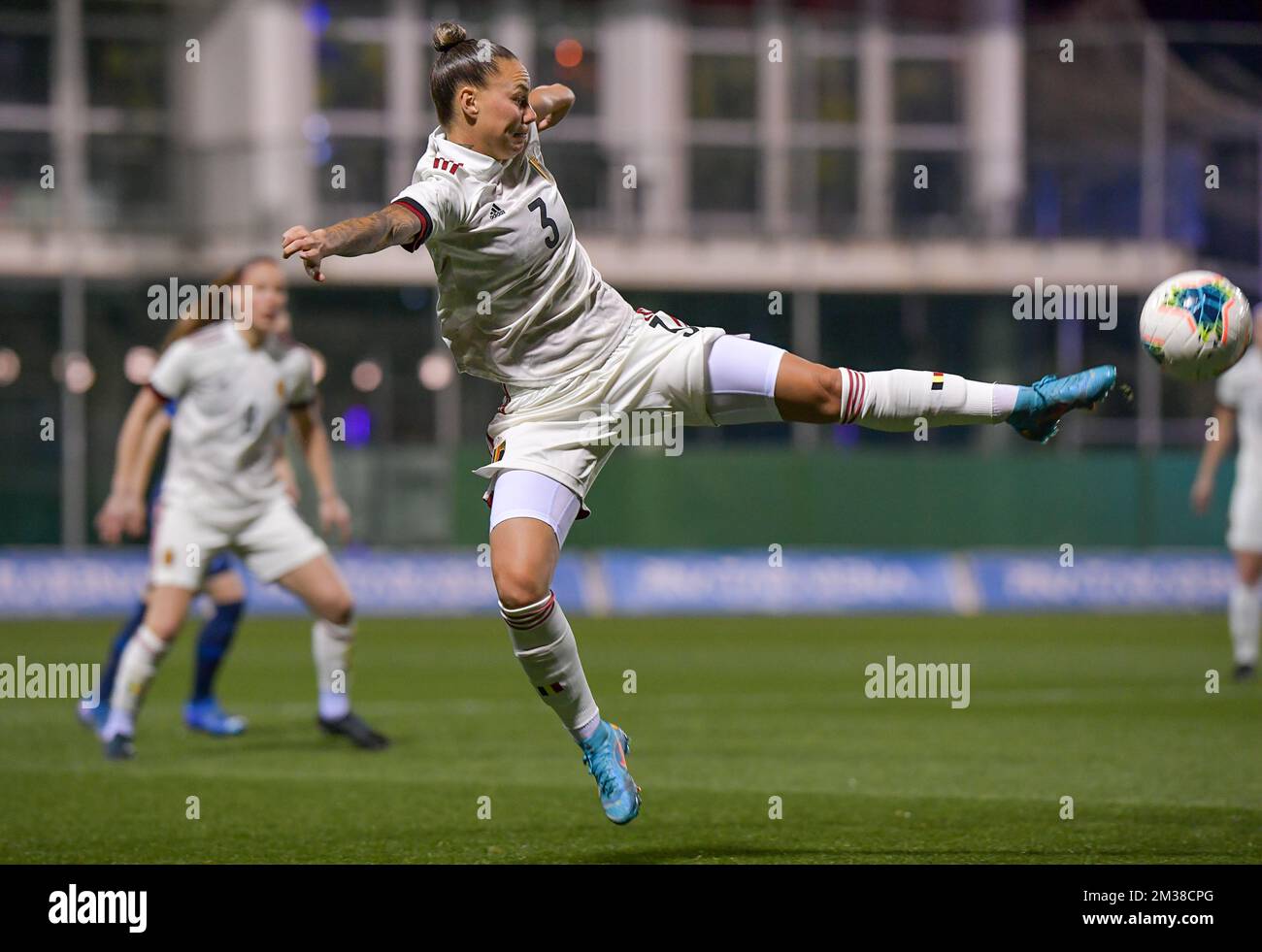 Jassina Blom en Belgique photographiée en action pendant le match Belgique contre Slovaquie, premier match de l'équipe nationale belge de football féminin les Red Flames, lors de la coupe Pinatar, mercredi 16 février 2022 à San Pedro Del Pinatar, Espagne. Les Flames jouent à la coupe Pinatar (16-22/2) en préparation de l'EURO 2022 féminin de l'UEFA en juillet. BELGA PHOTO STIJN AUDOOREN Banque D'Images