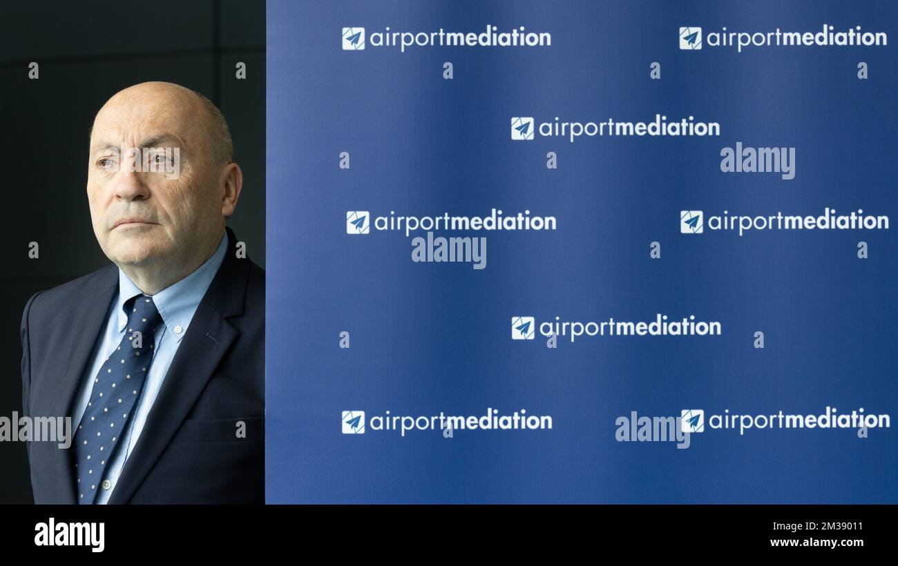 Philippe Touwaide, médiateur de l'aéroport de Bruxelles, pose pour le photographe à Zaventem le lundi 14 mars 2022. BELGA PHOTO BENOIT DOPPAGNE Banque D'Images