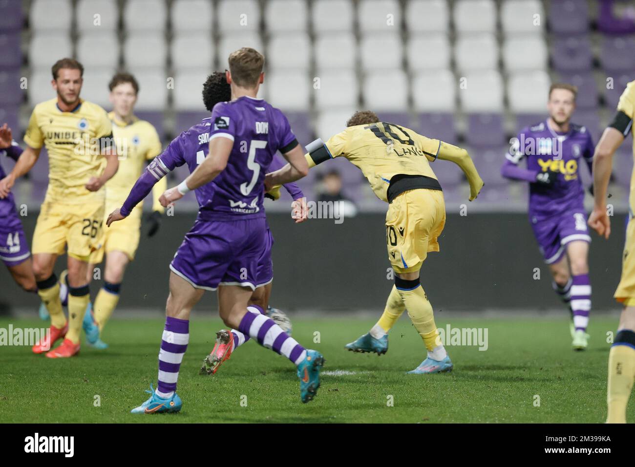 Le club Noa Lang marque un but lors d'un match de football entre Beerschot va et le Club Brugge, le vendredi 01 avril 2022 à Anvers, le 33 e jour de la première division du championnat belge de la « Jupiler Pro League » 2021-2022. BELGA PHOTO BRUNO FAHY Banque D'Images